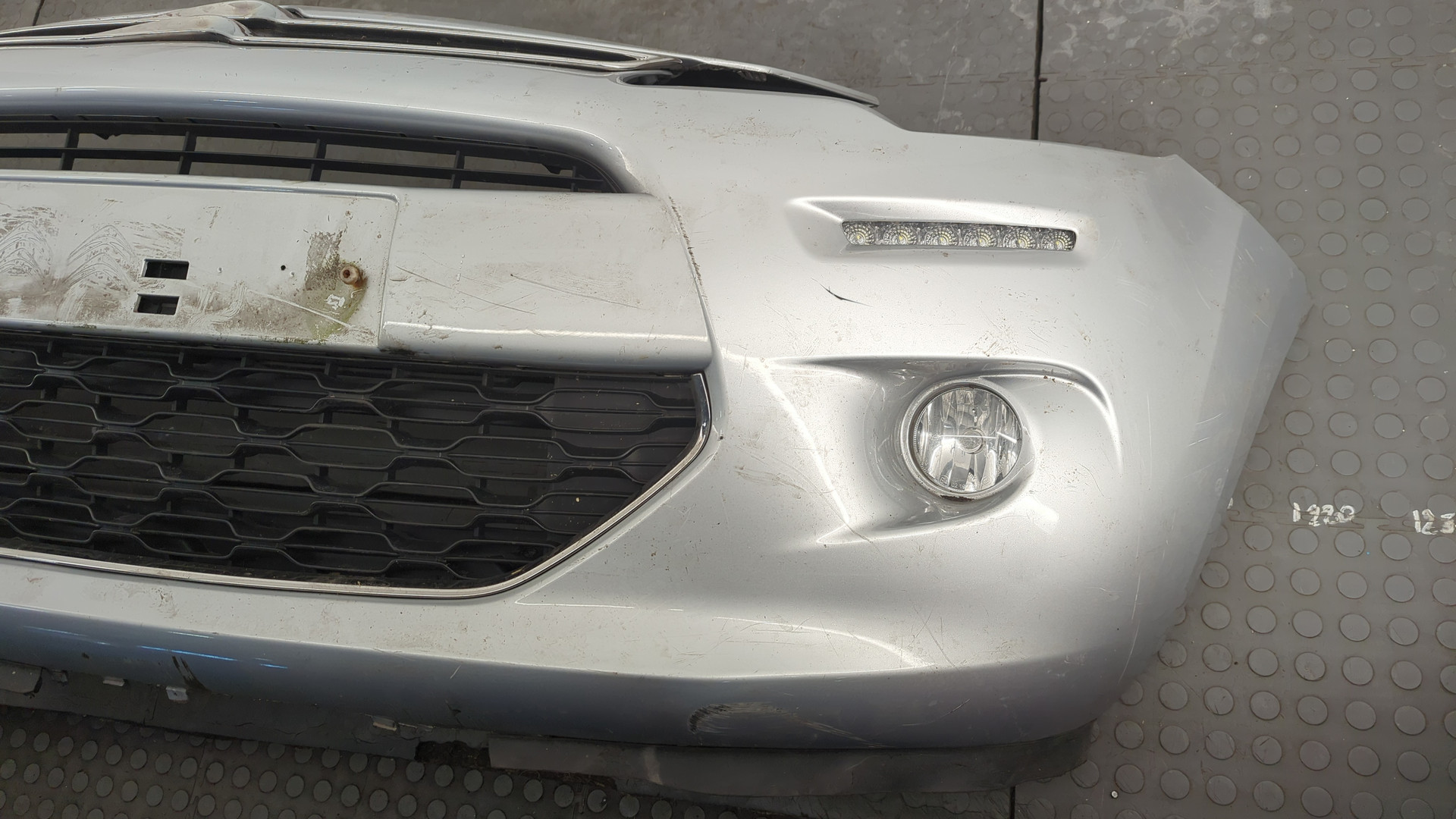 Бампер передний