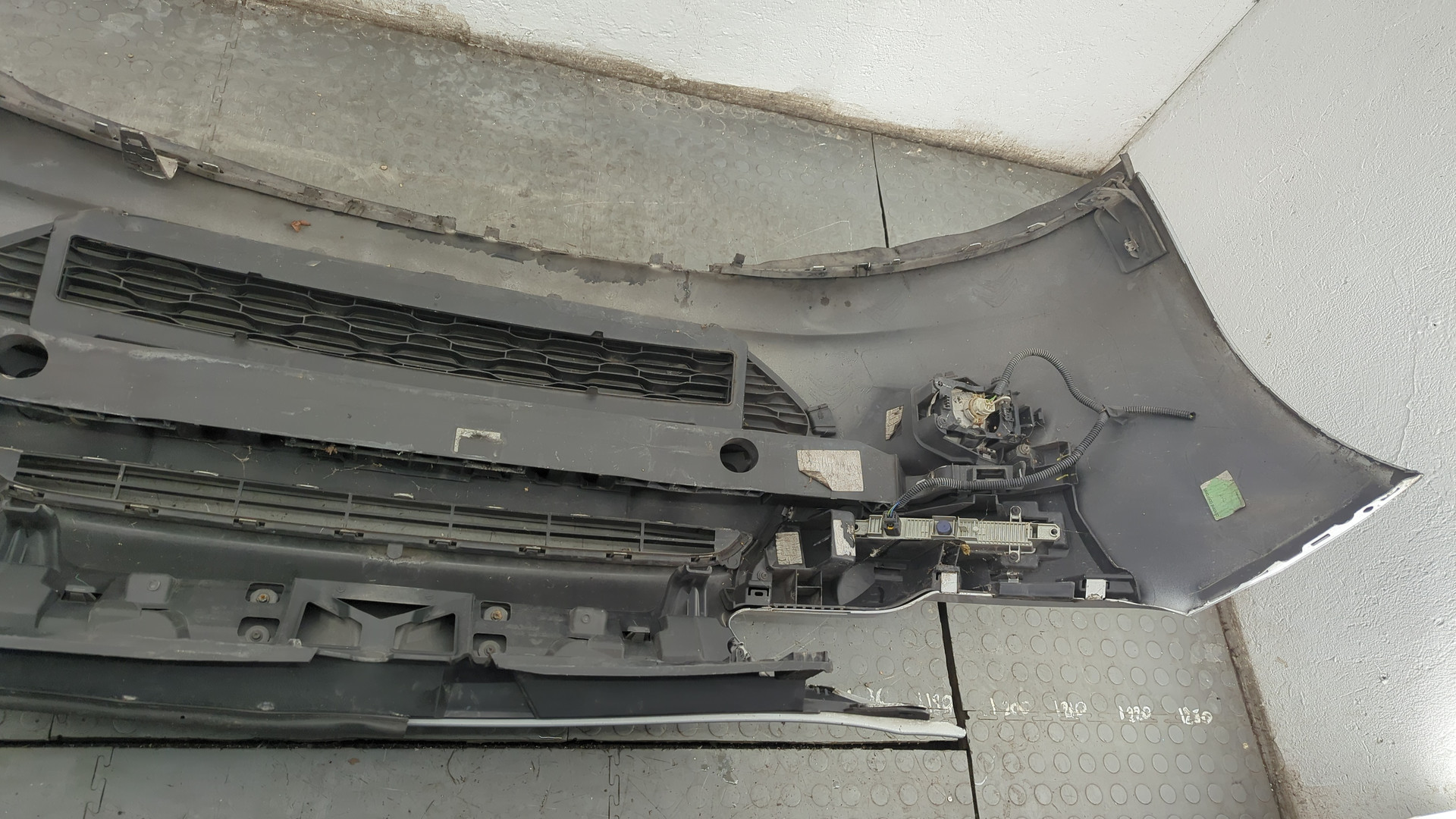 Бампер передний