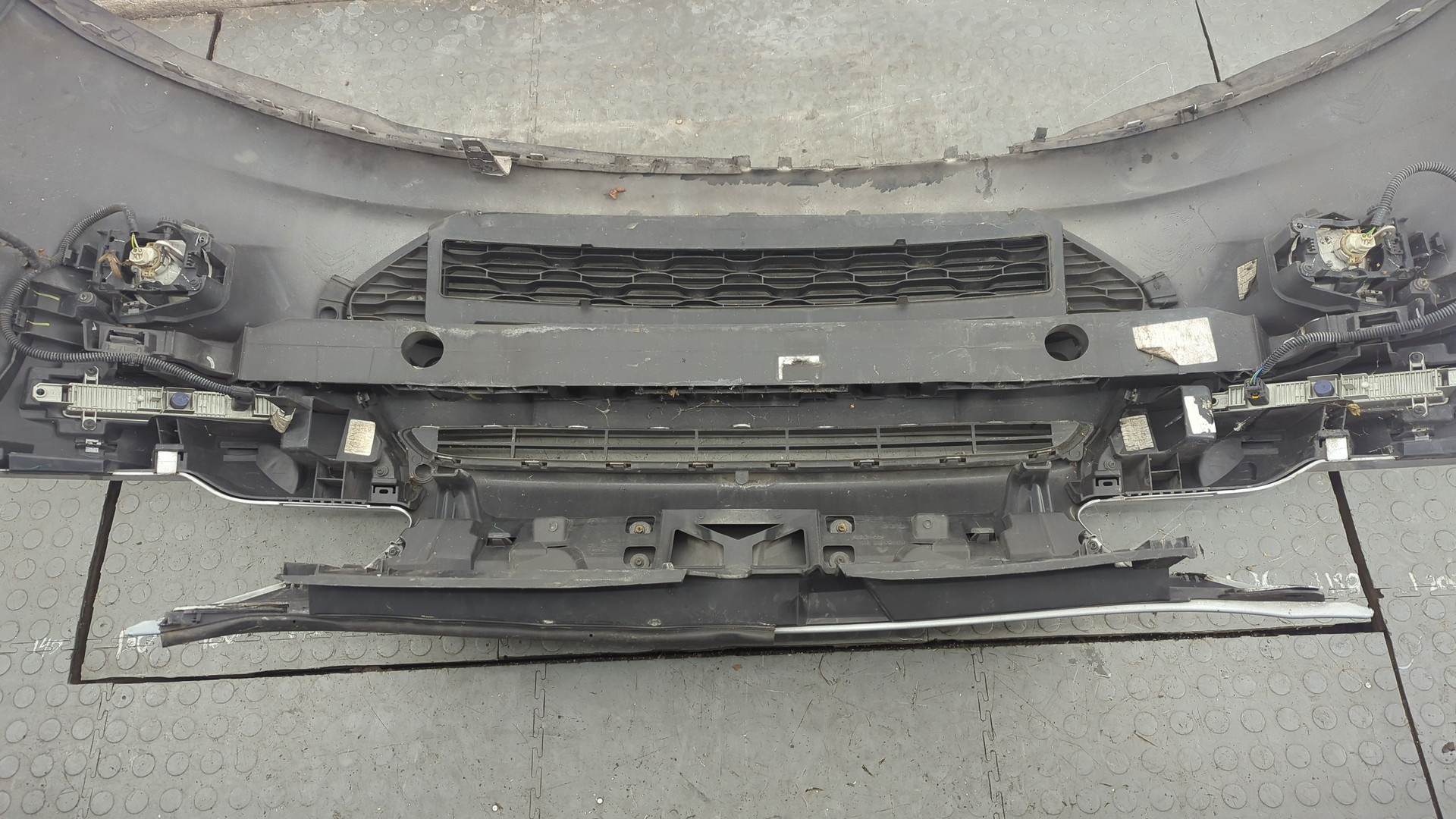 Бампер передний