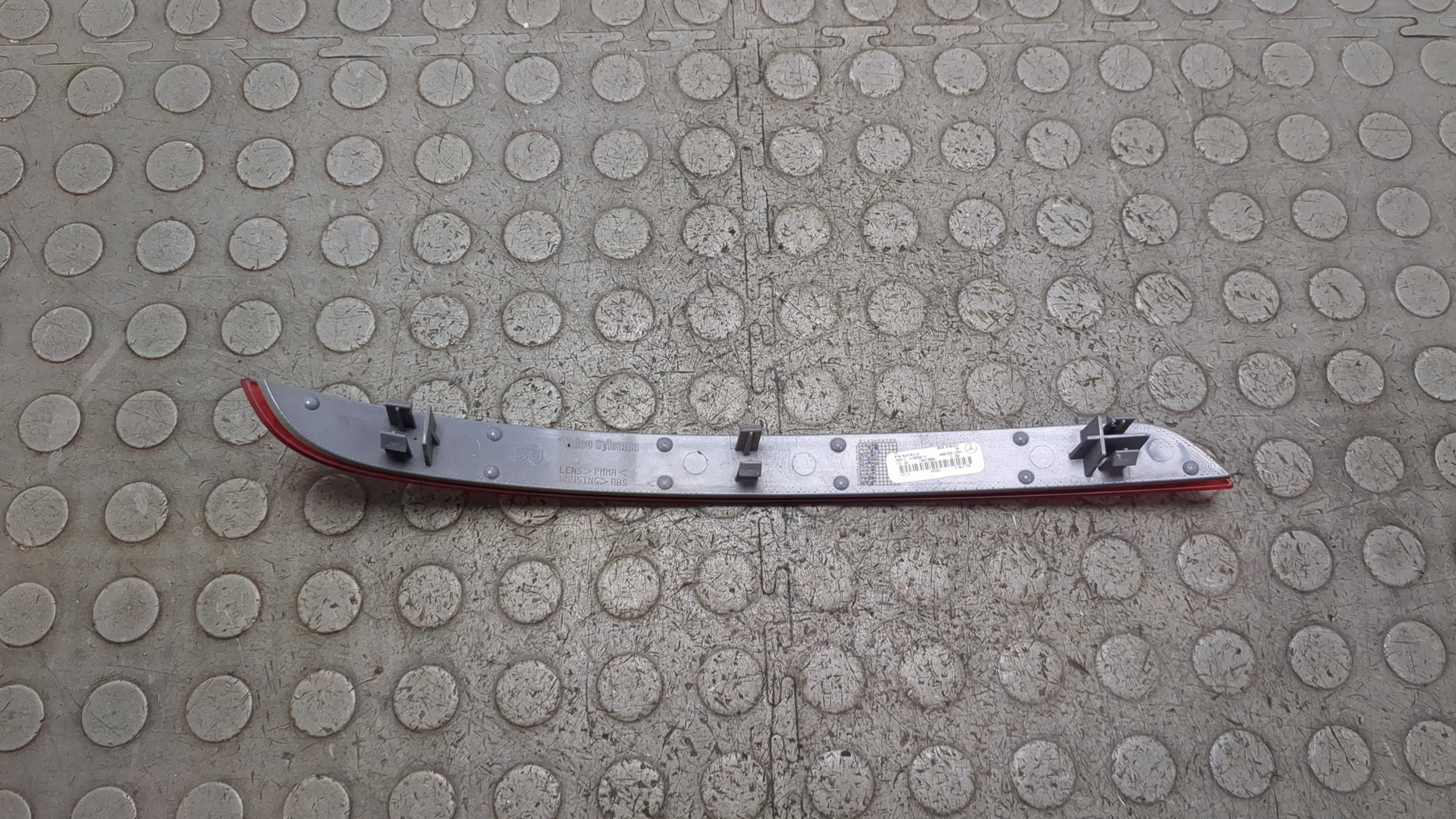 Отражатель в бампер задний правый