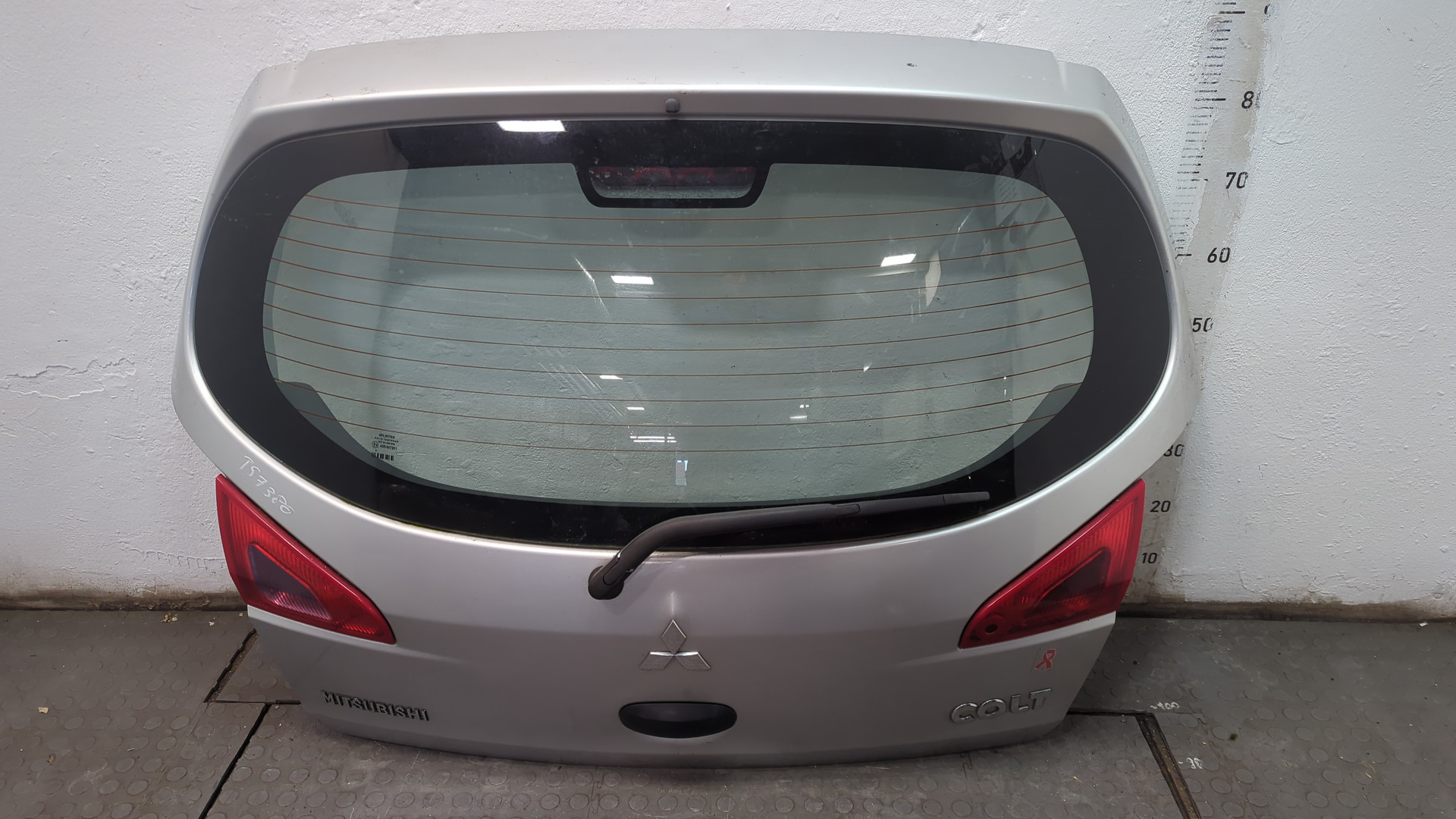 Дверь багажника