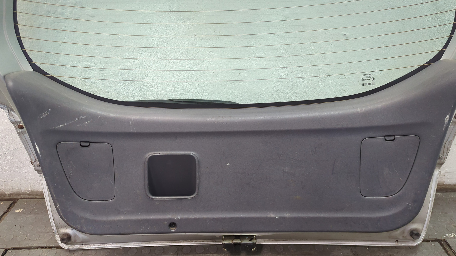 Дверь багажника