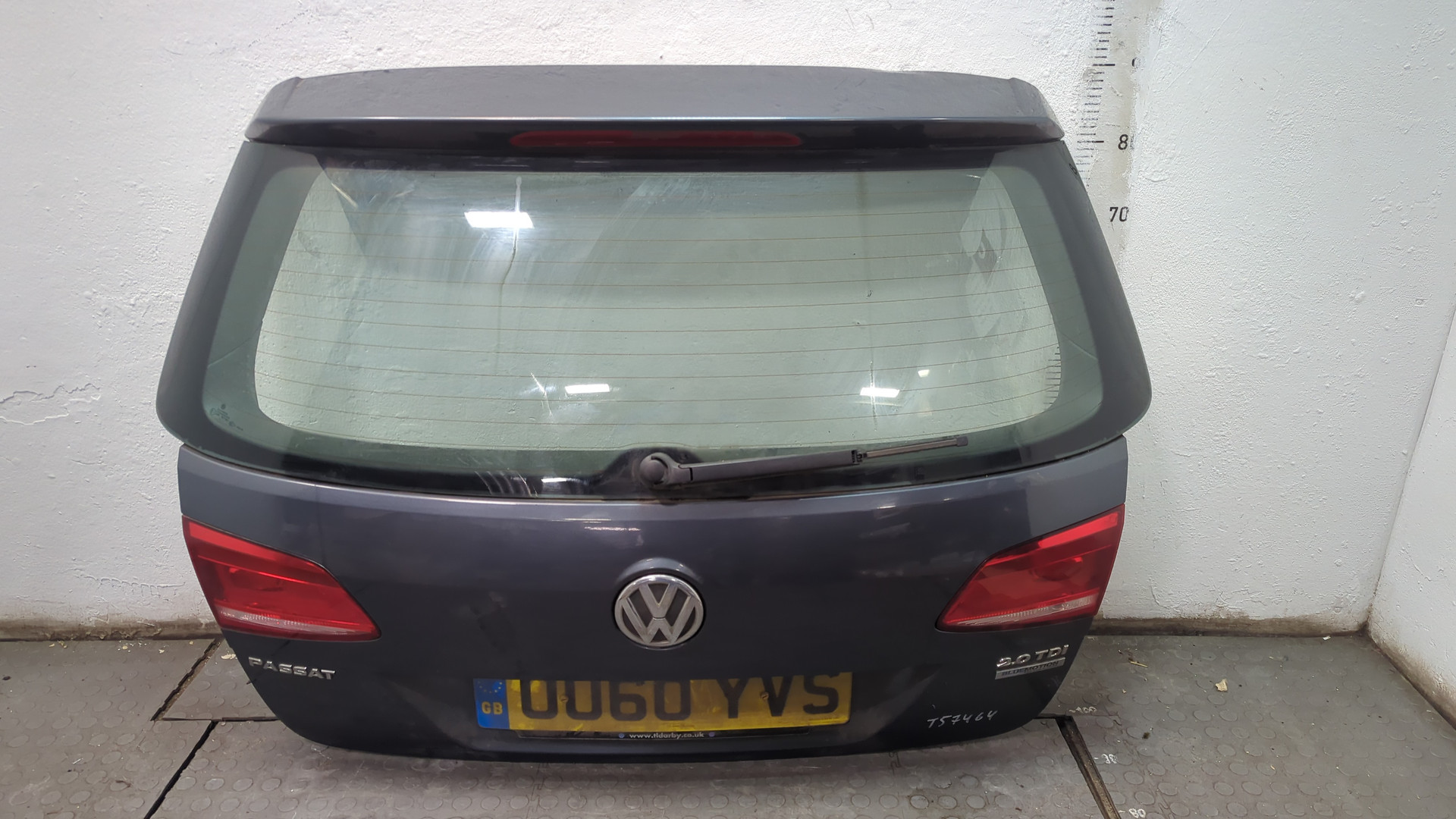 Дверь багажника