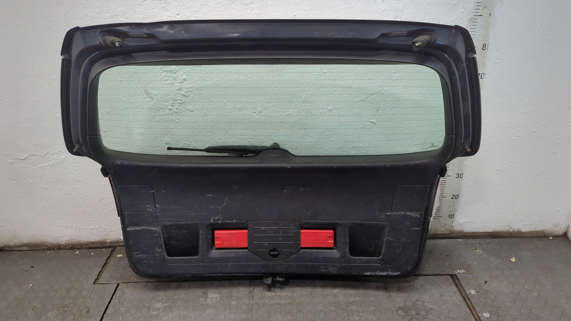 Дверь багажника