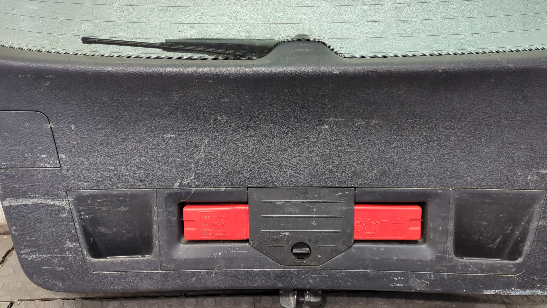 Дверь багажника