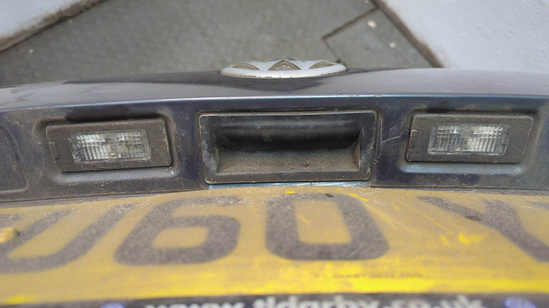 Дверь багажника