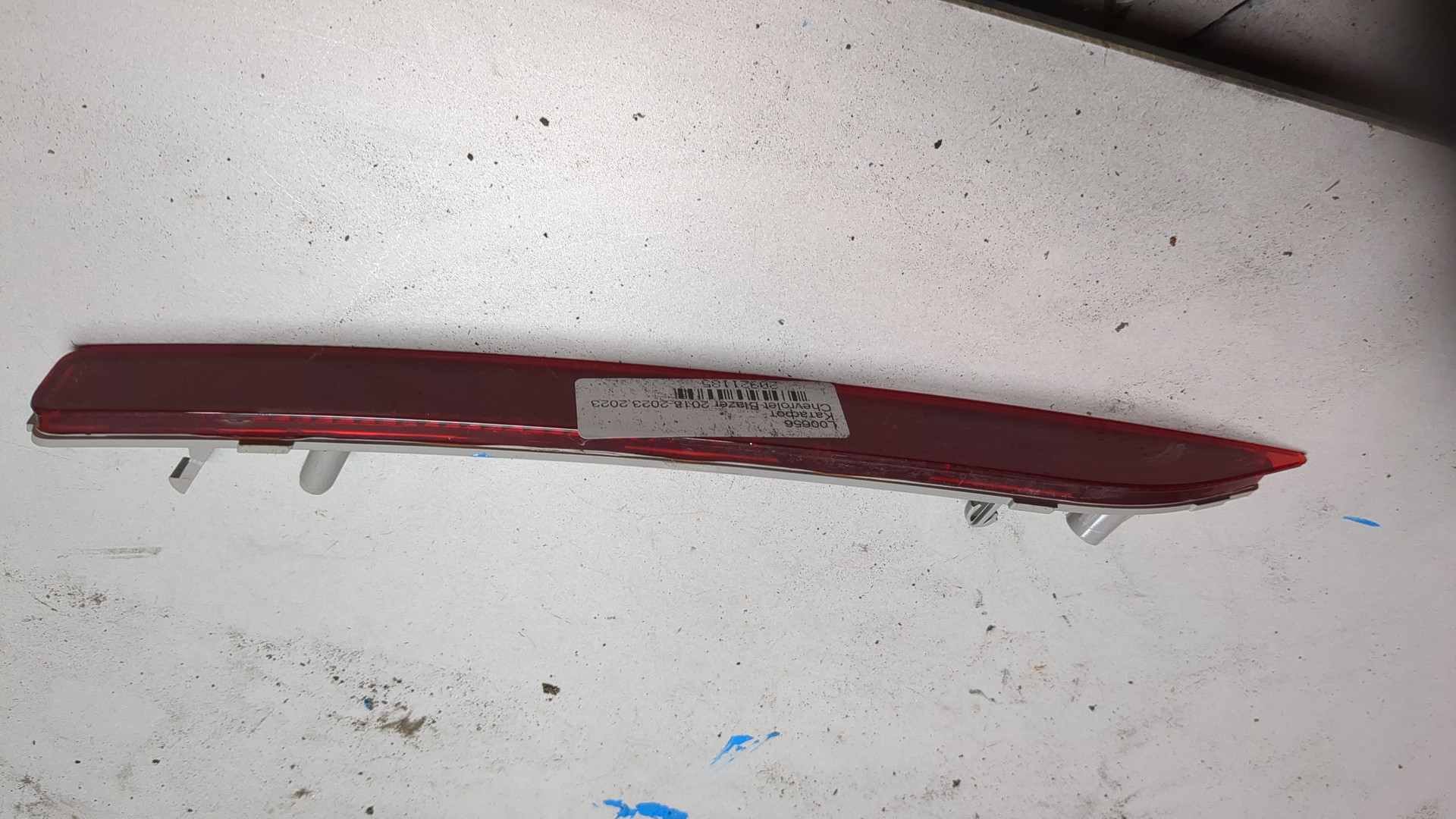 Отражатель в бампер задний левый для Blazer 2018>