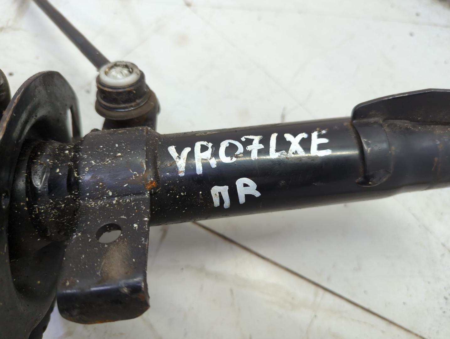 Амортизатор передний правый