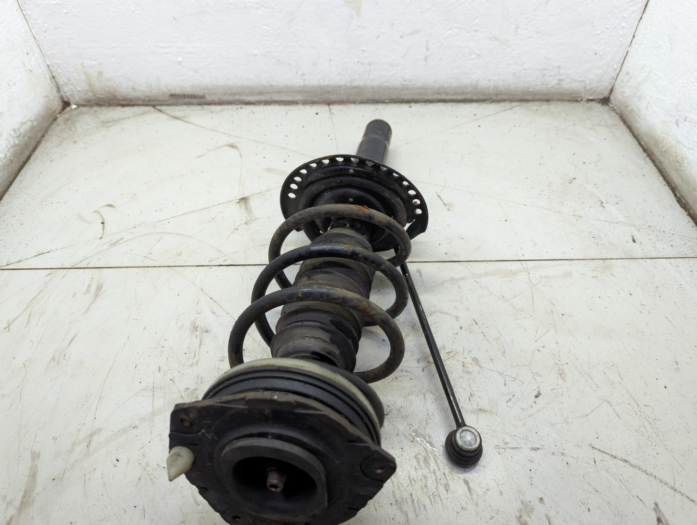 Амортизатор передний правый