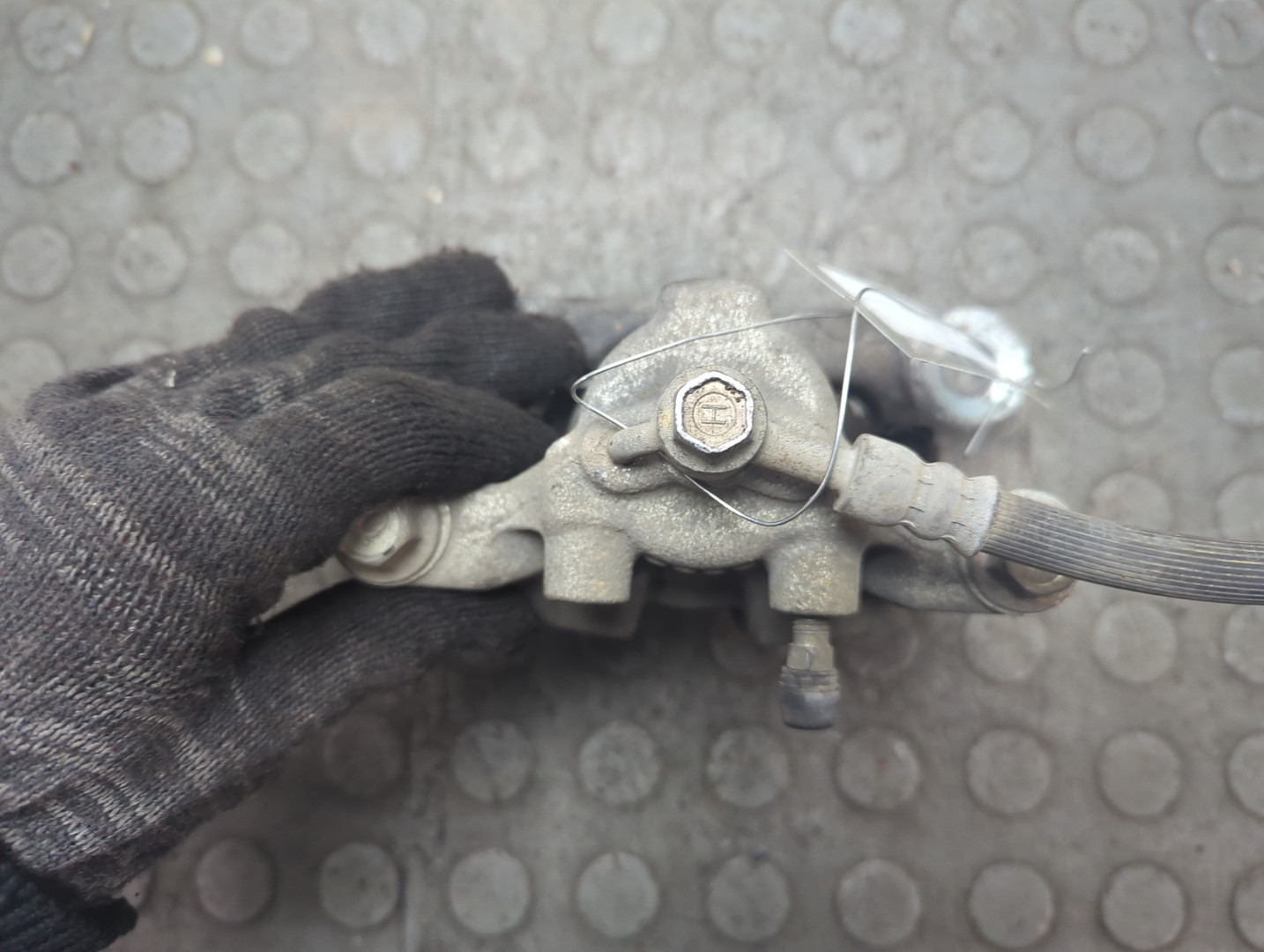 Суппорт задний правый