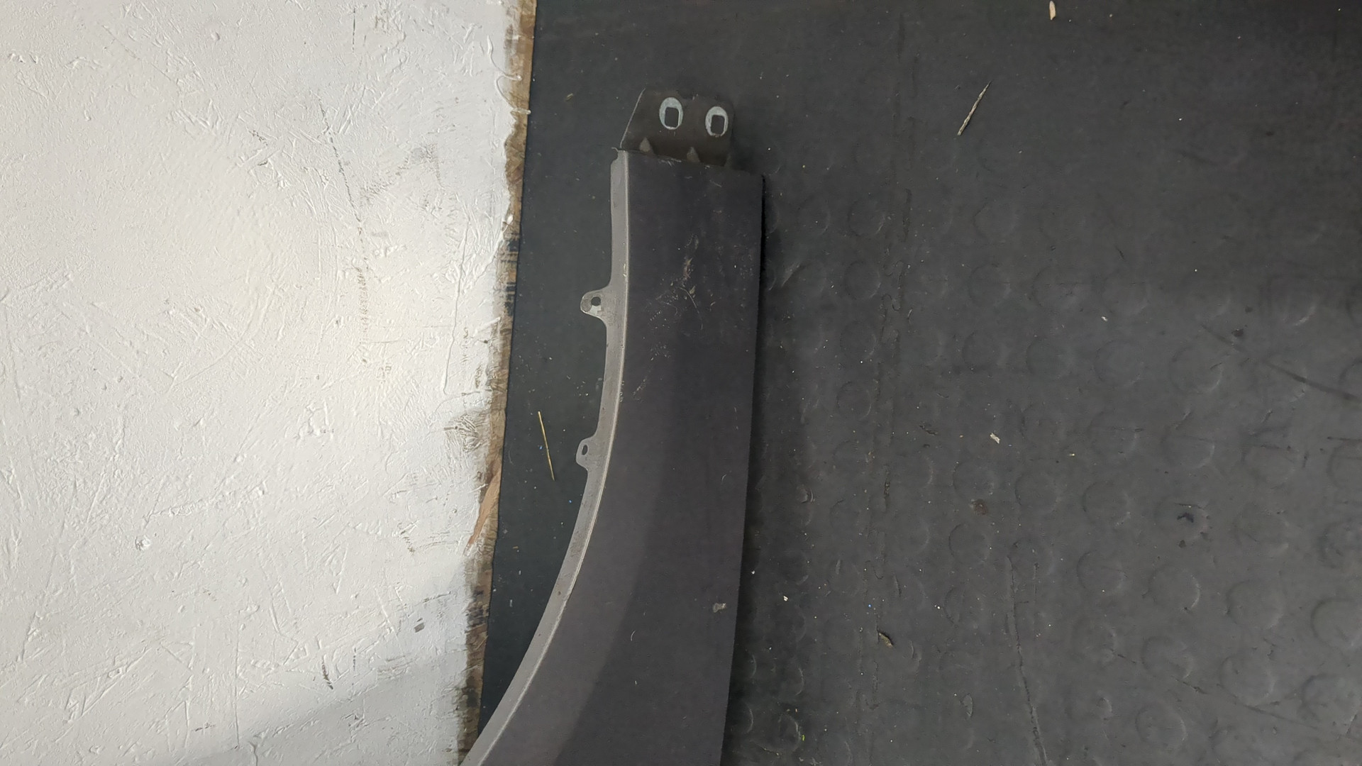 Крыло переднее правое