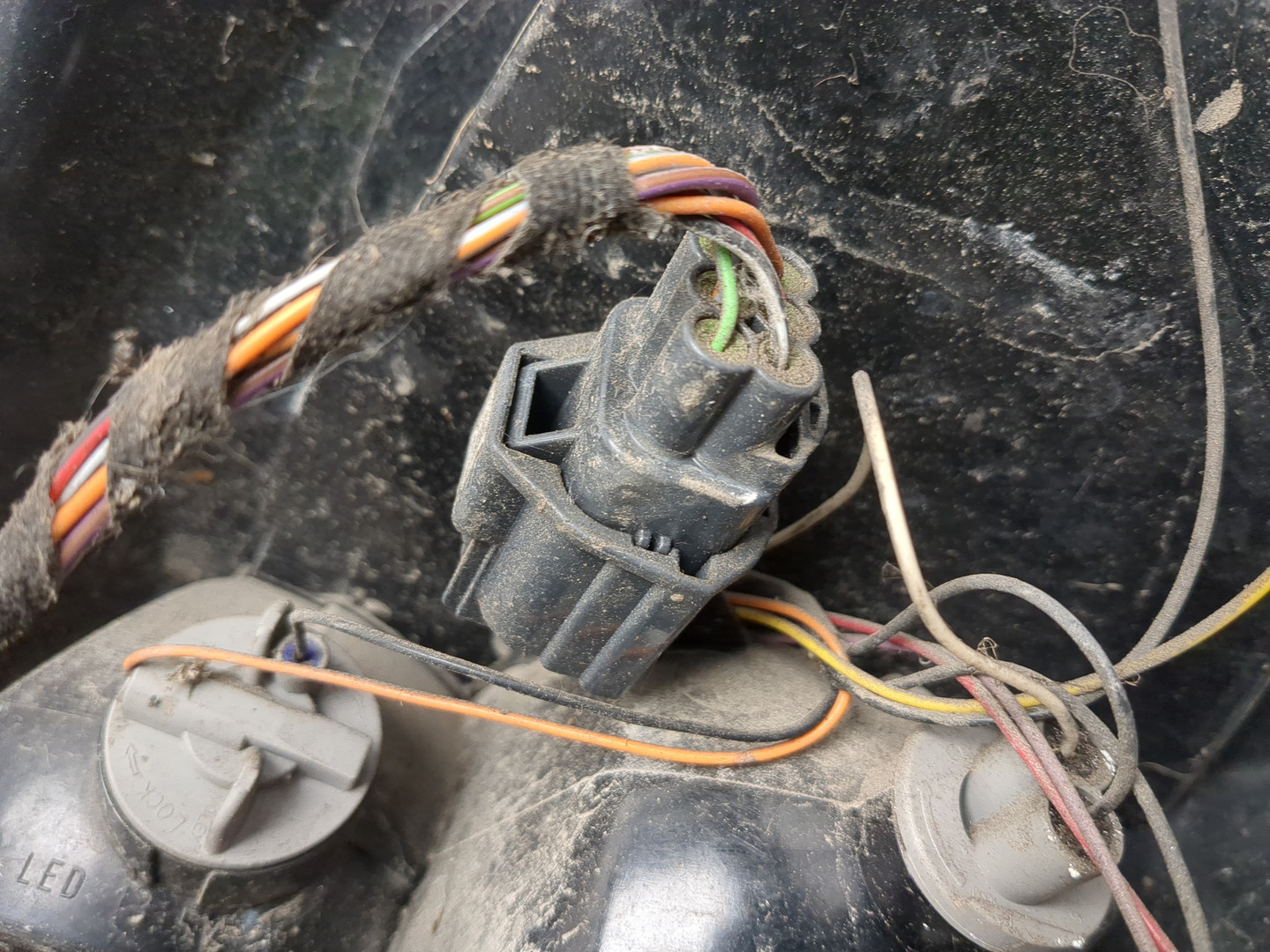 Фонарь задний левый