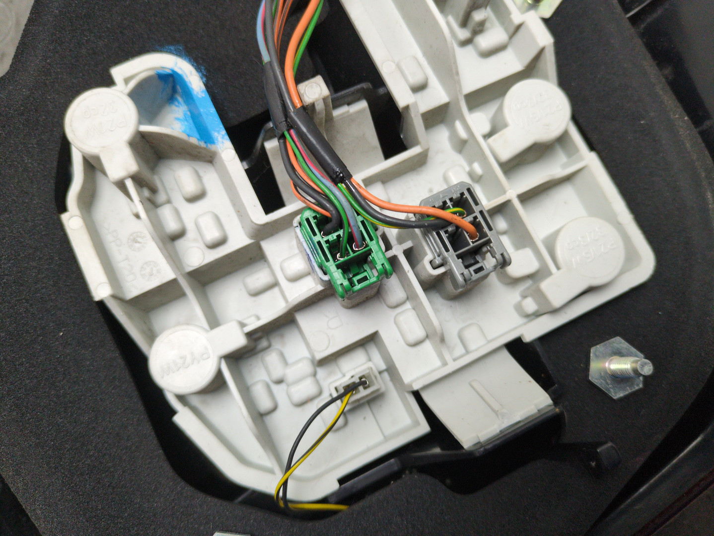 Фонарь задний правый