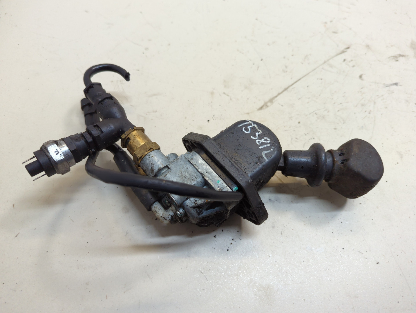 Кран ручного тормоза