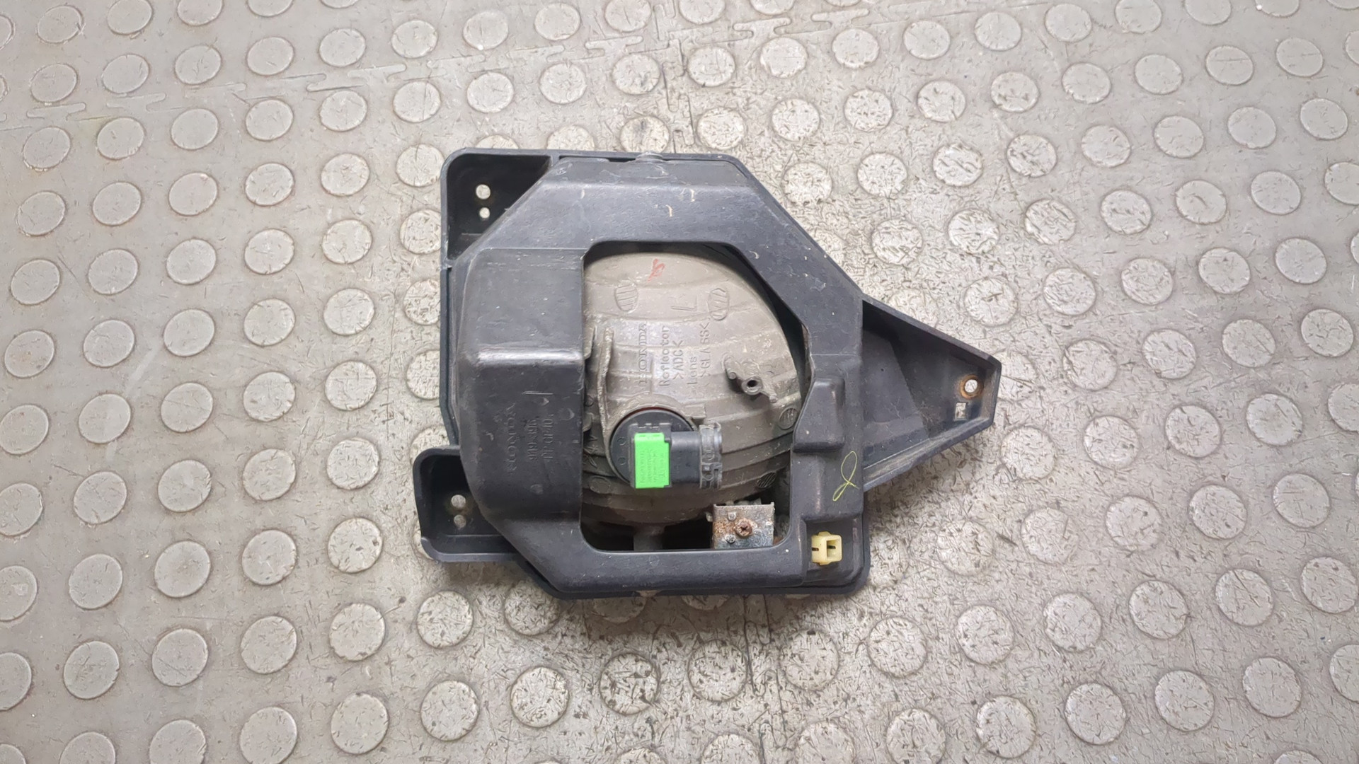 Фара противотуманная левая