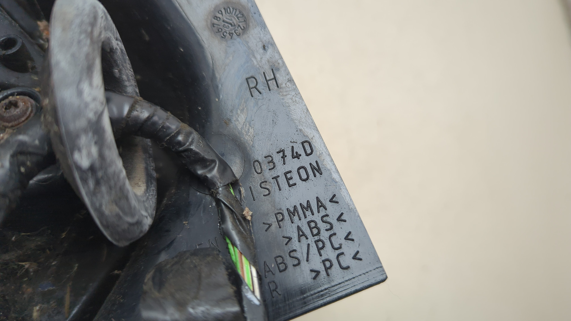 Фонарь задний правый