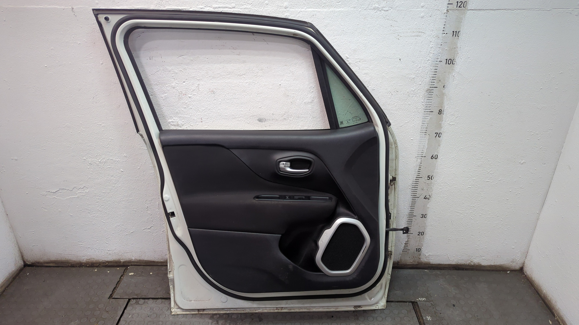 Дверь передняя левая