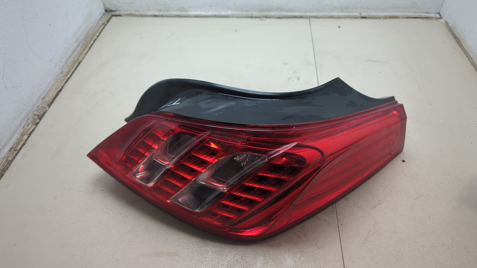 Фонарь задний правый