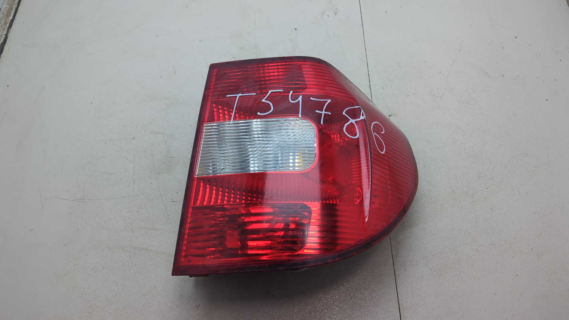Фонарь задний правый