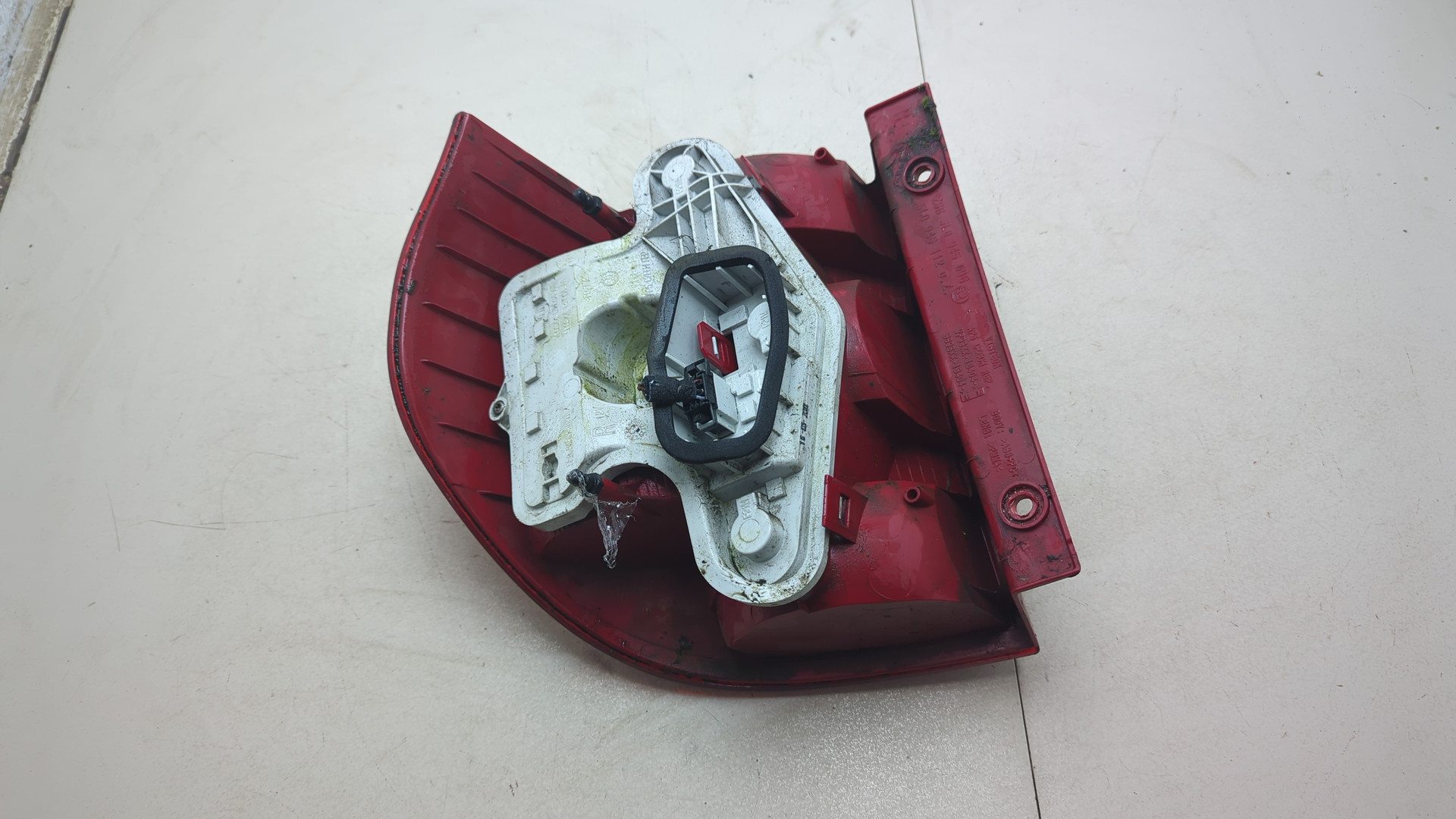 Фонарь задний правый