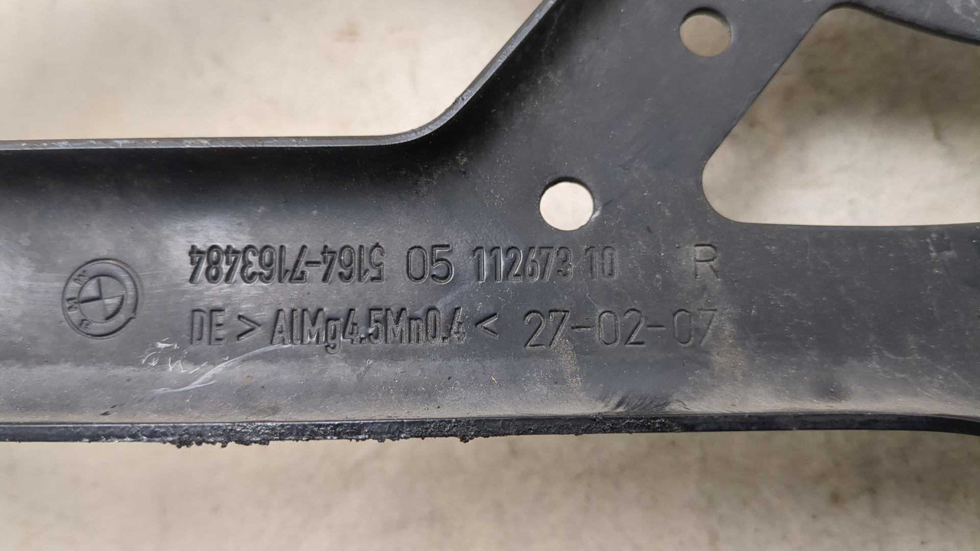 Кронштейн фар левый