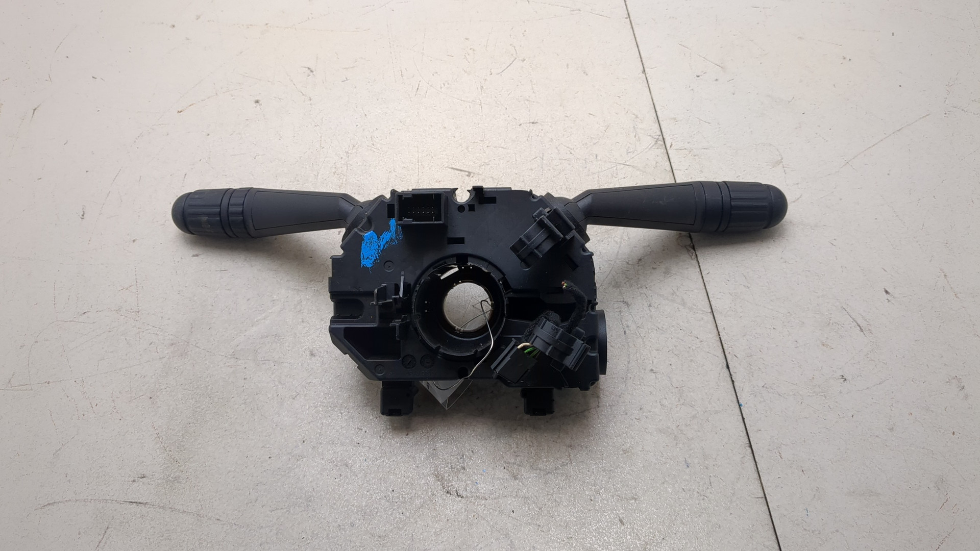 Кронштейн фар левый