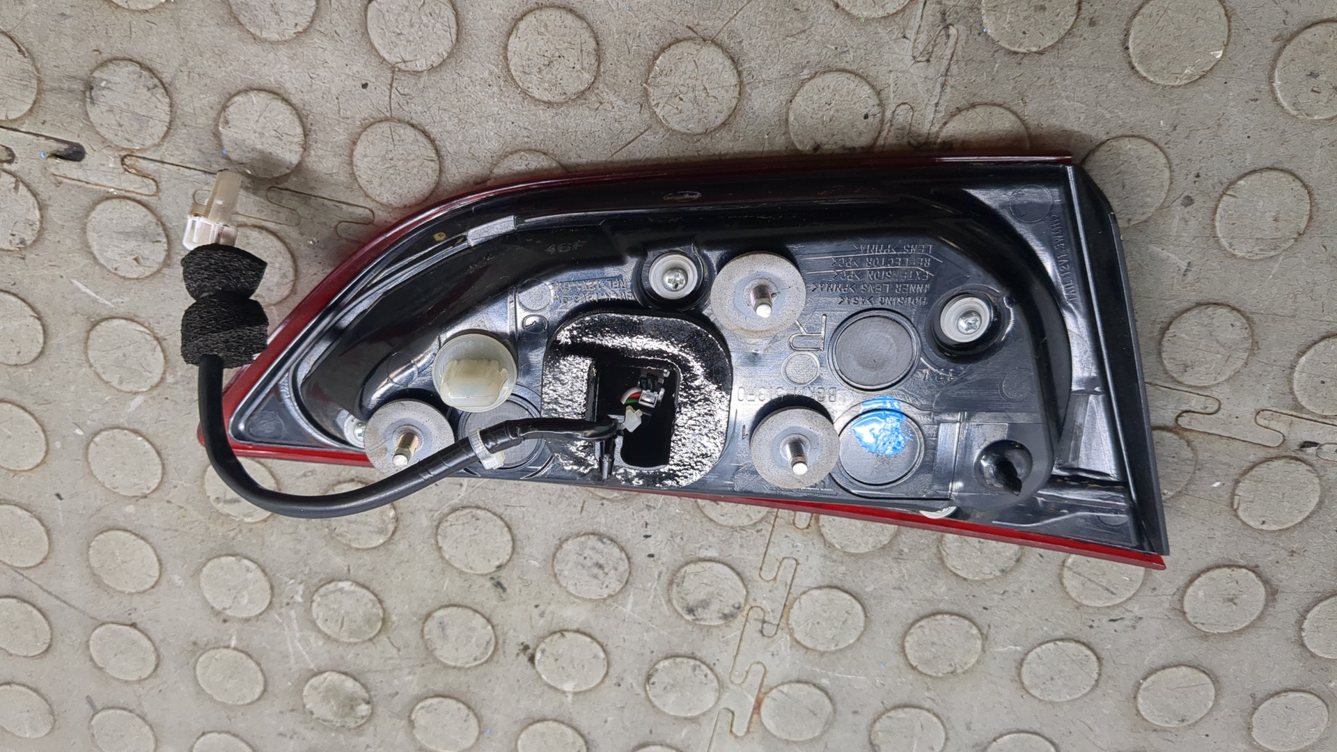 Фонарь задний внутренний правый