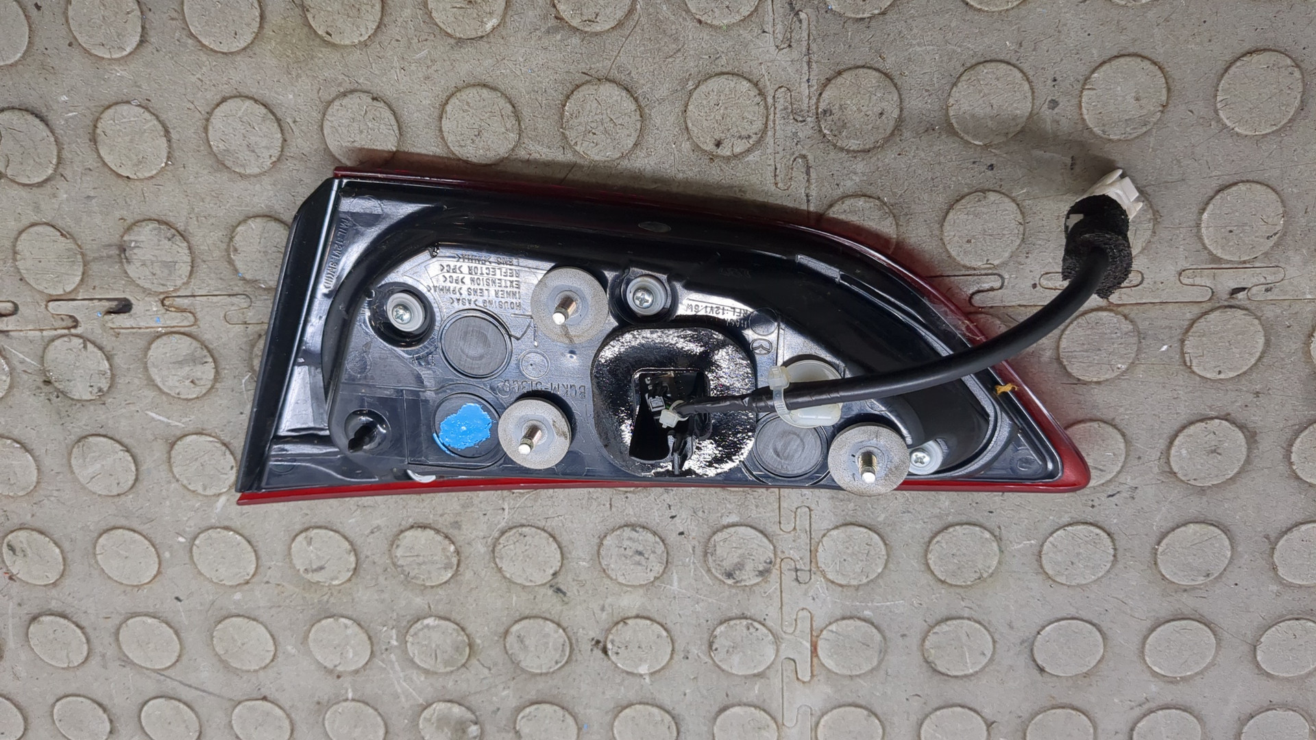 Фонарь задний внутренний левый