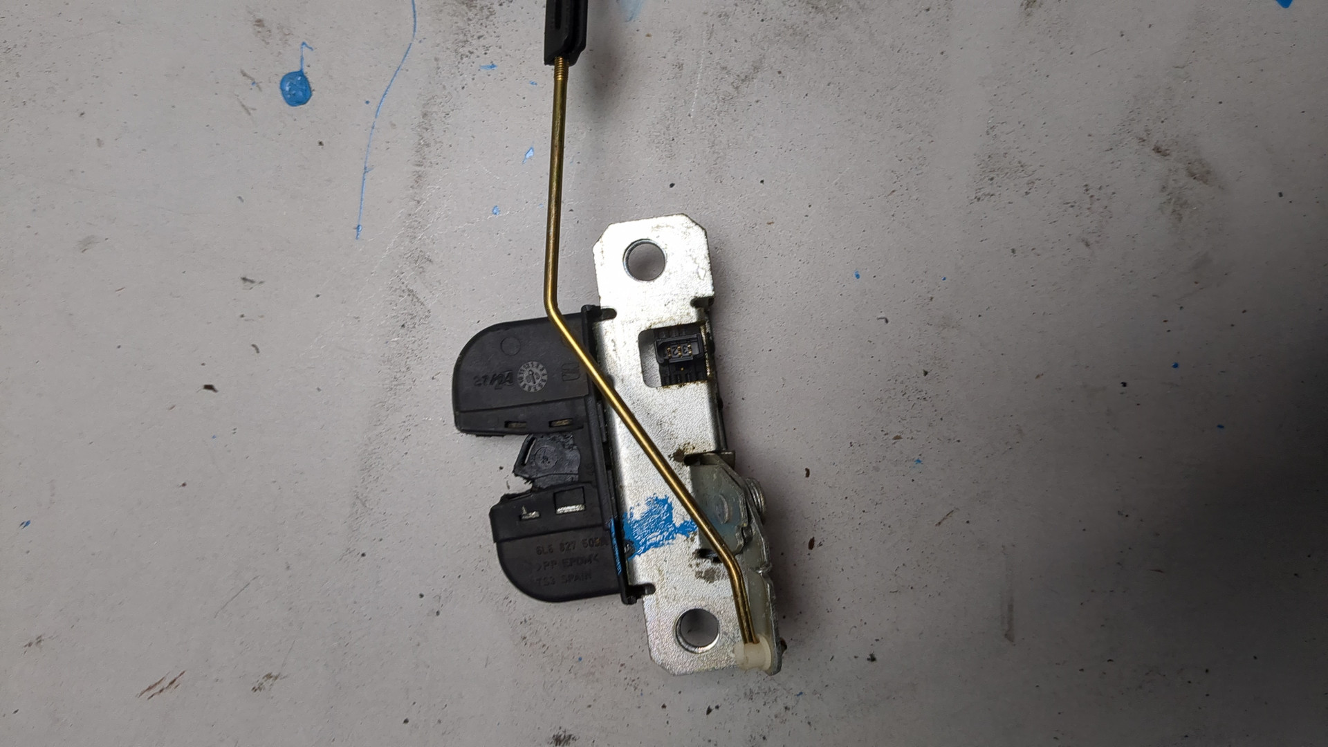 Замок багажника