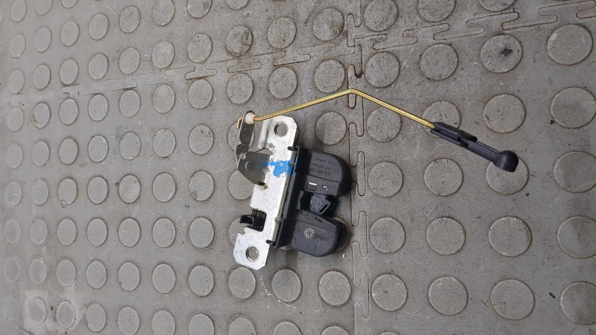 Замок багажника