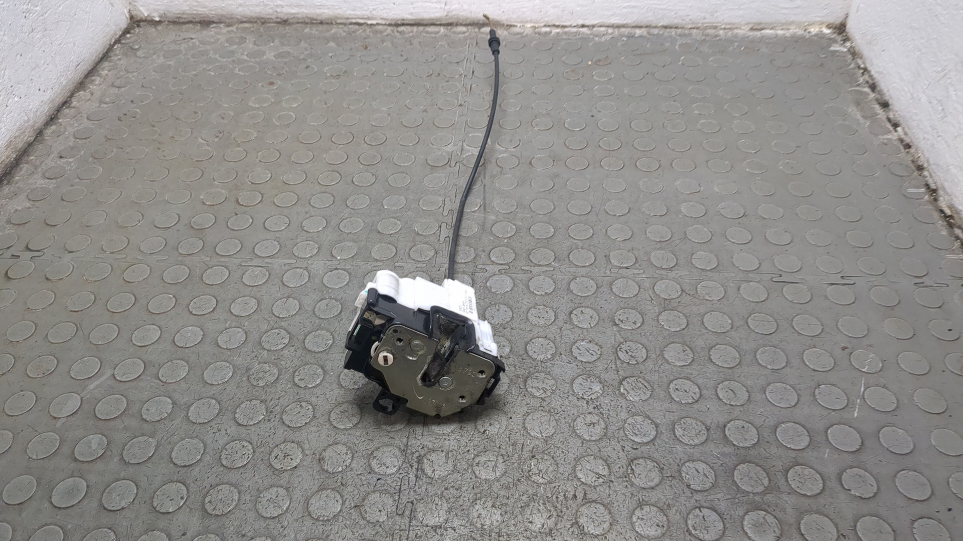 Замок двери задней правой