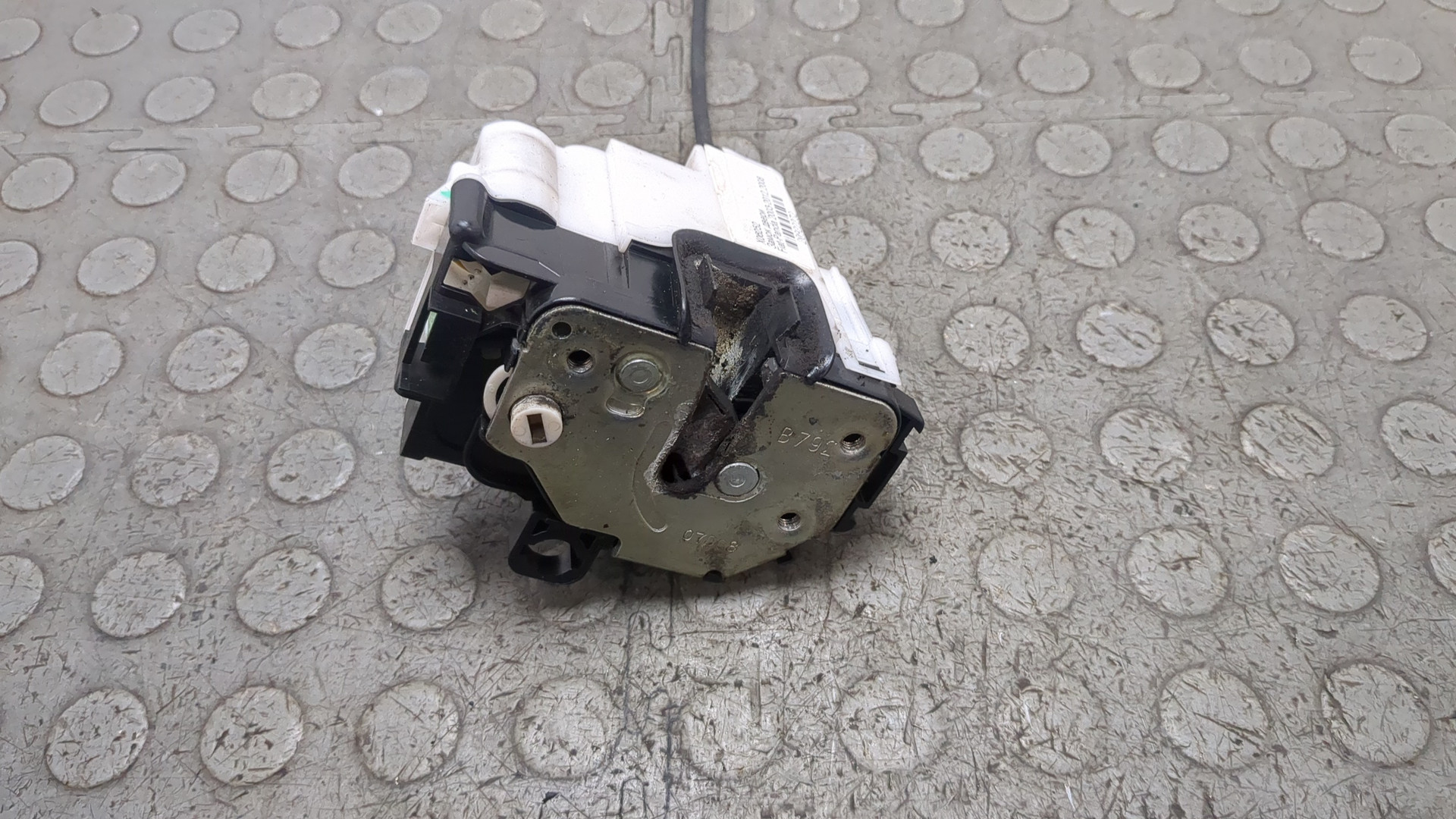 Замок двери задней правой