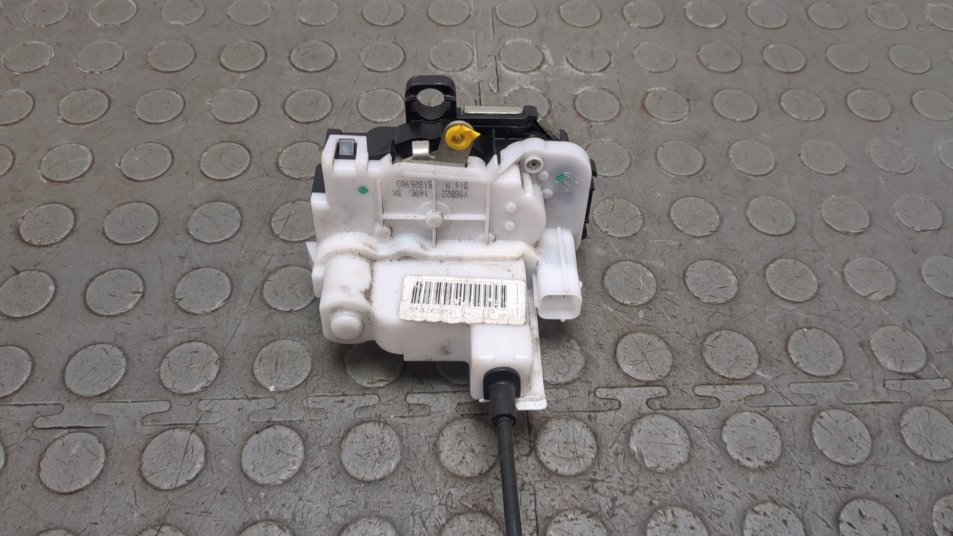 Замок двери задней правой