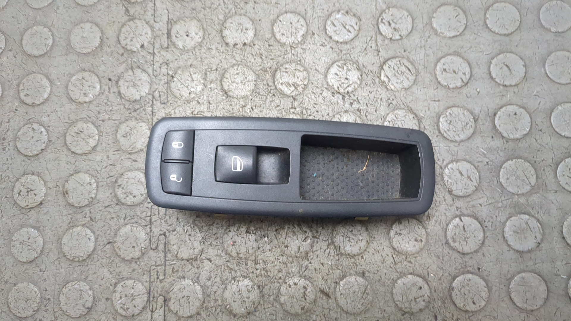 Кнопка стеклоподъемника