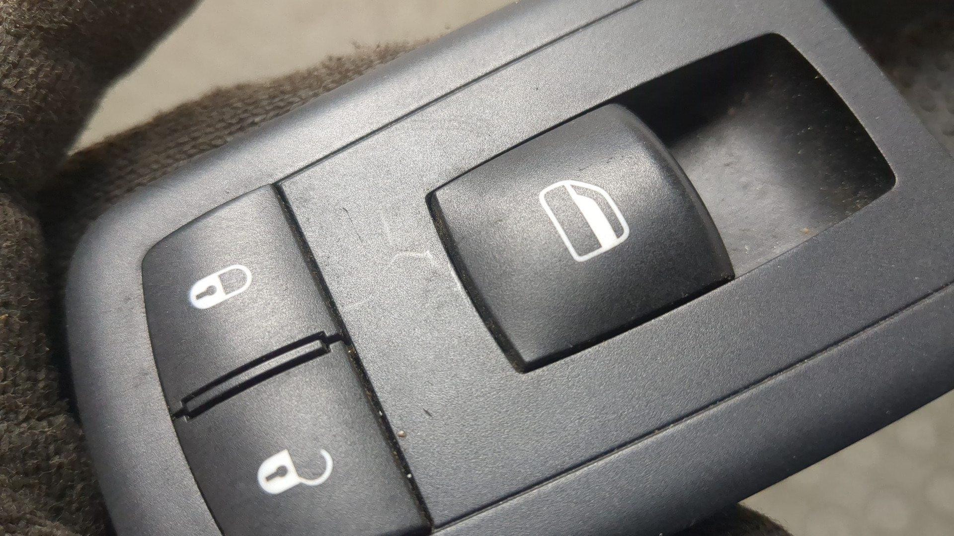 Кнопка стеклоподъемника