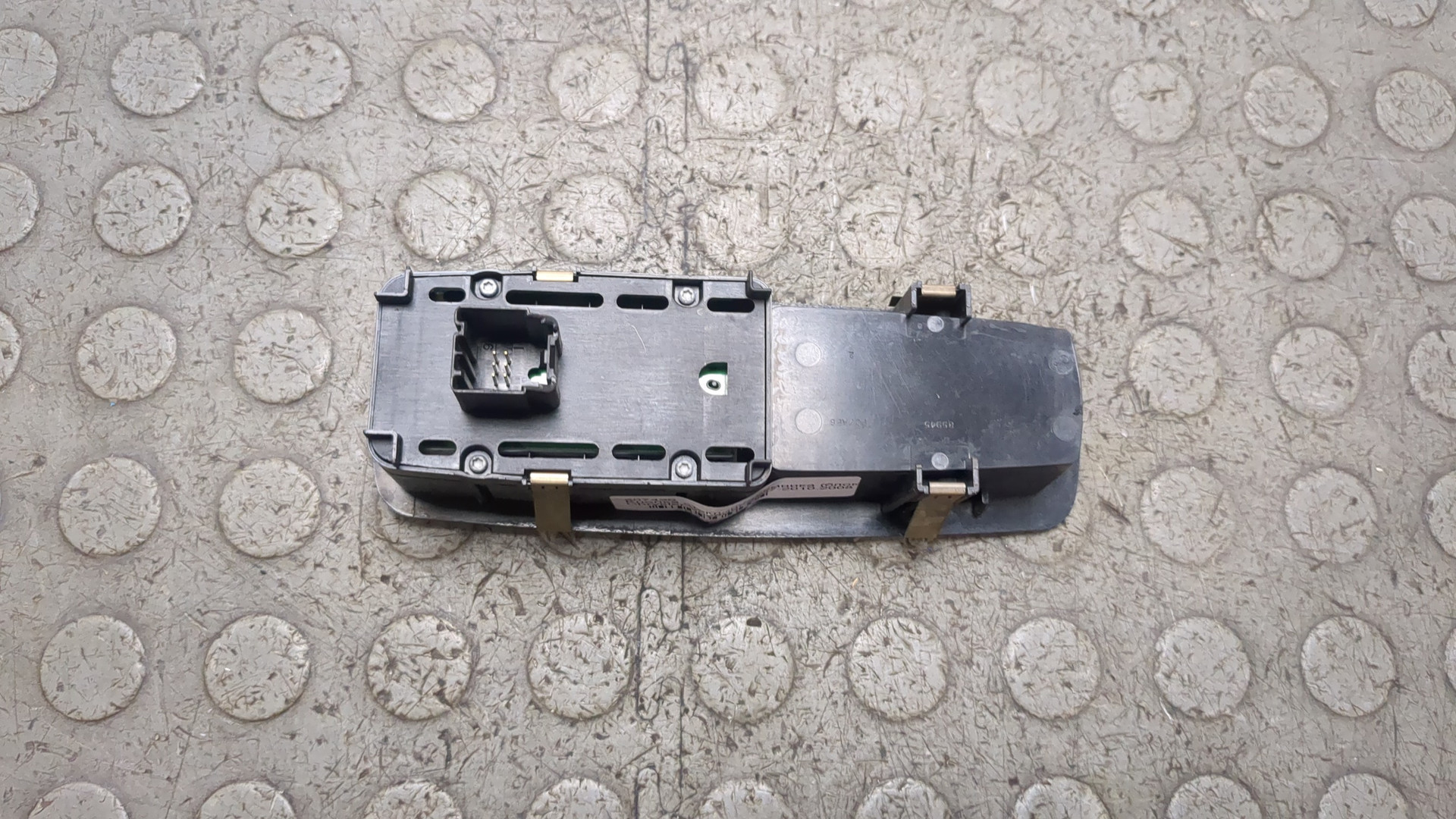 Кнопка стеклоподъемника