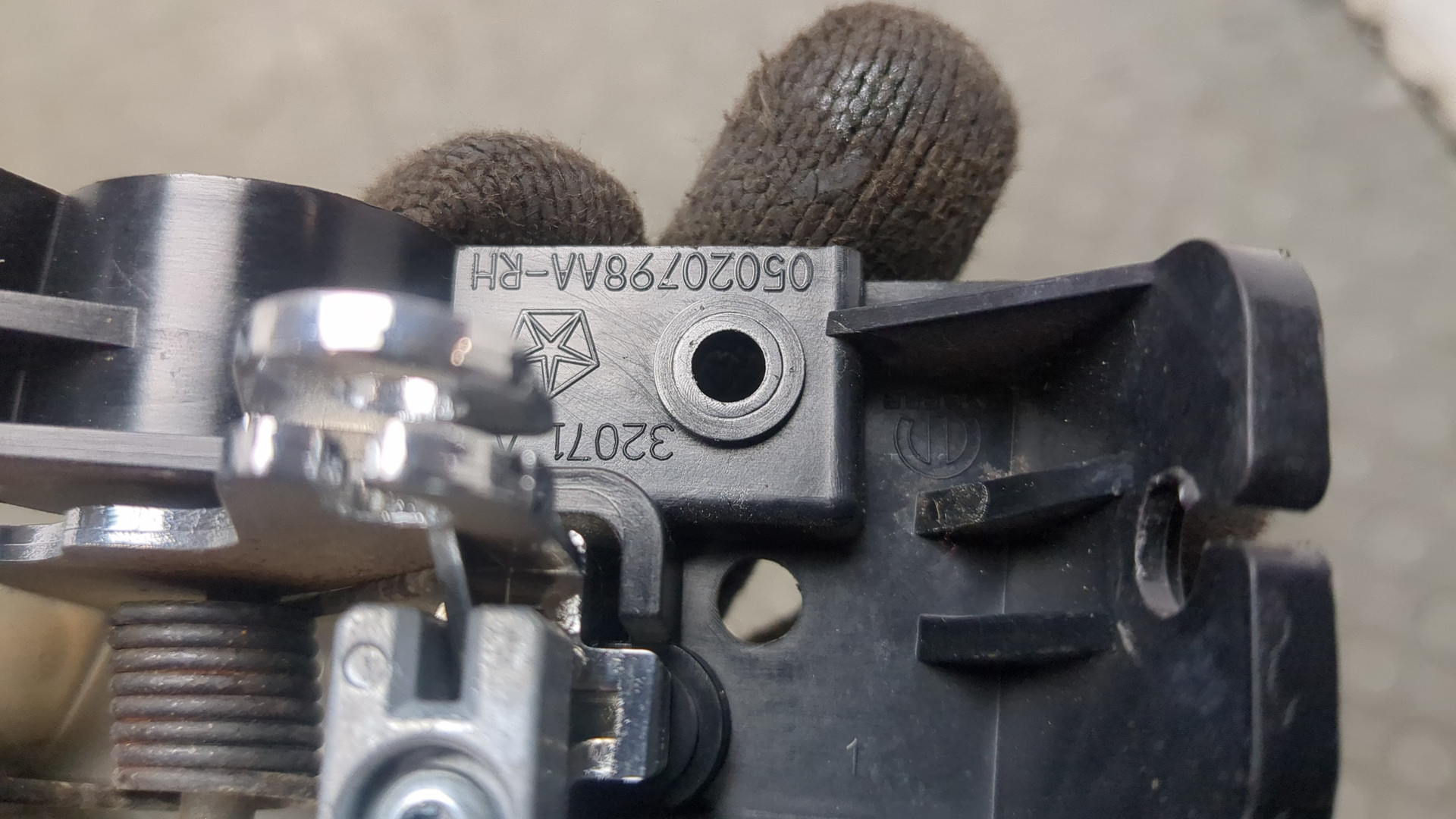 Ручка двери передней внутренняя правая