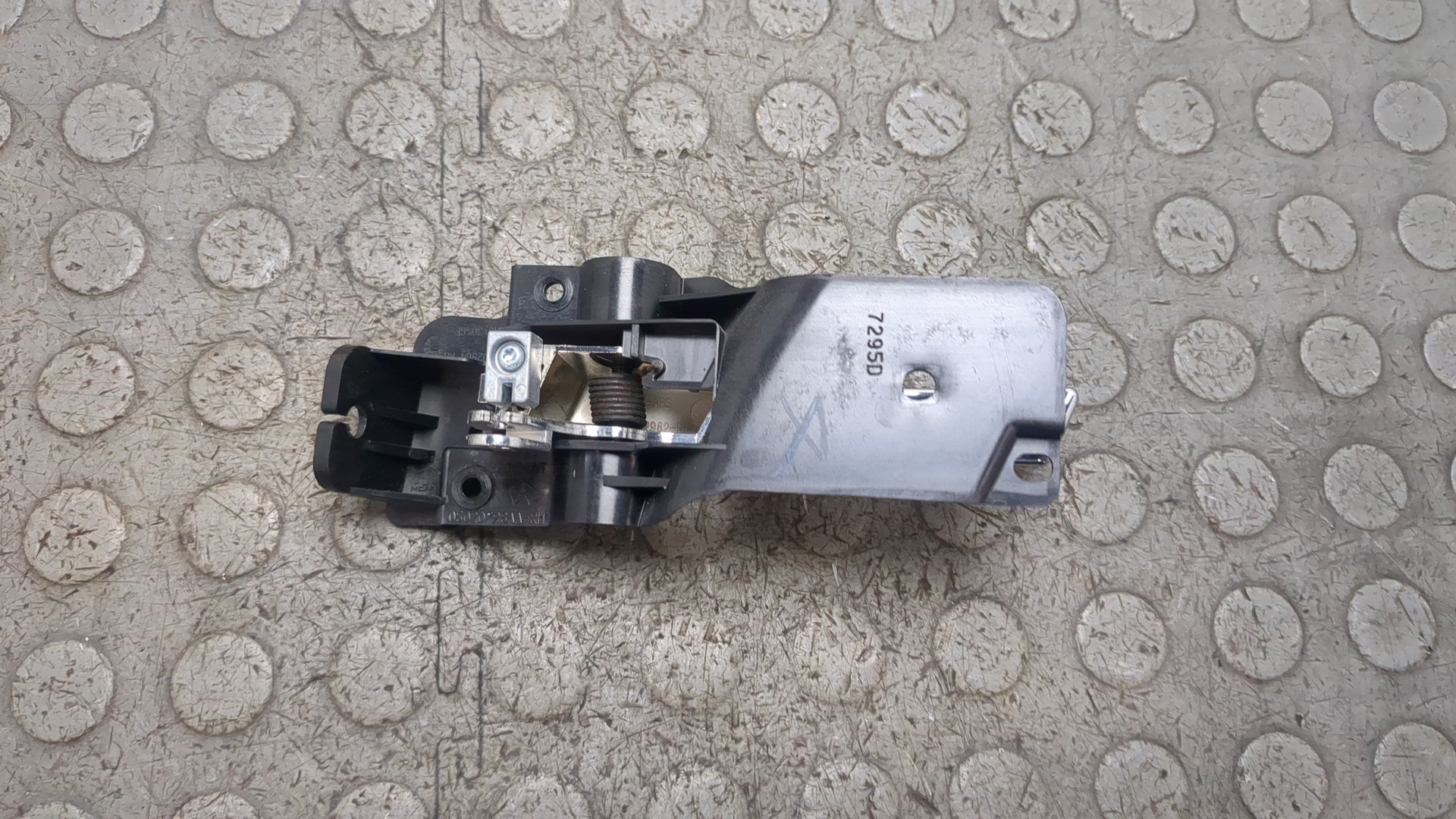 Ручка двери передней внутренняя правая