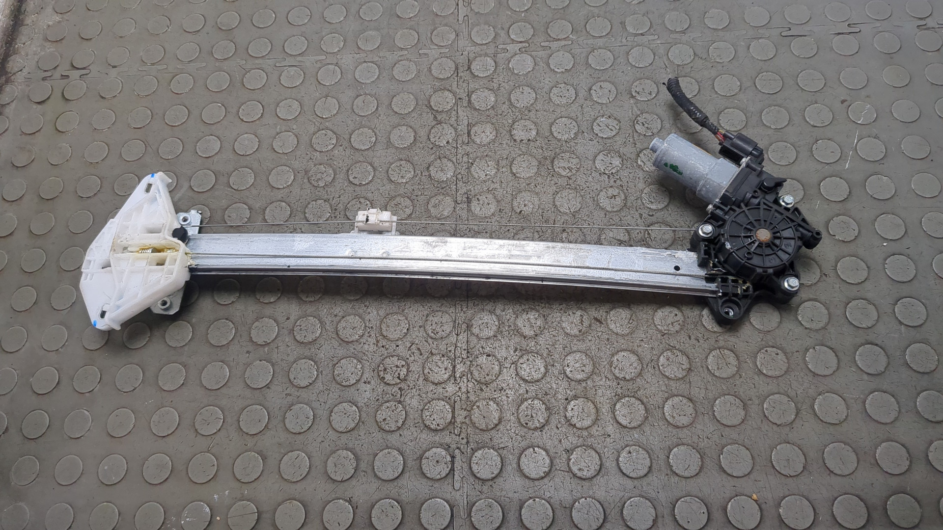 Стеклоподъемник электр. задний правый