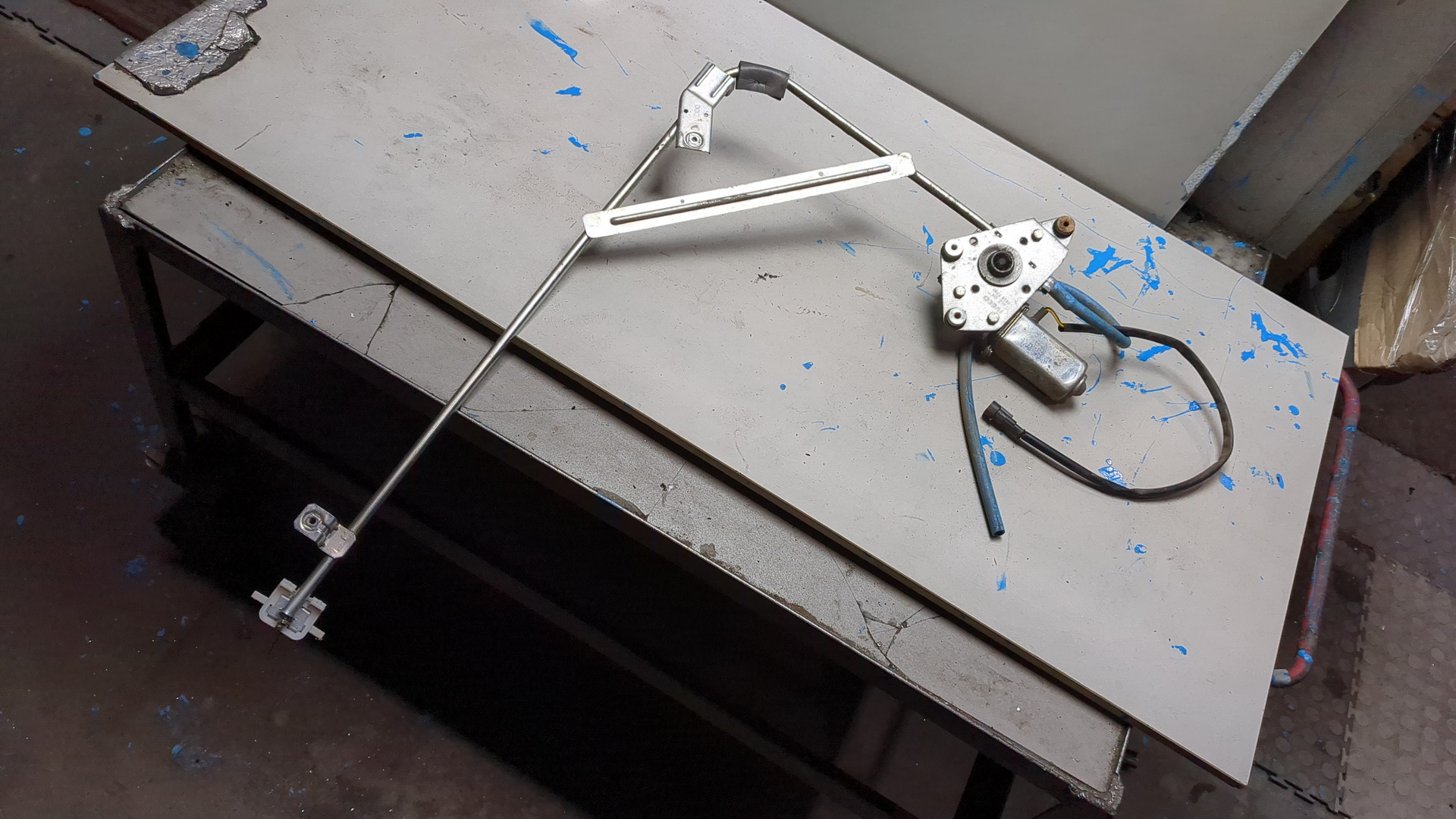 Стеклоподъемник электр. передний правый