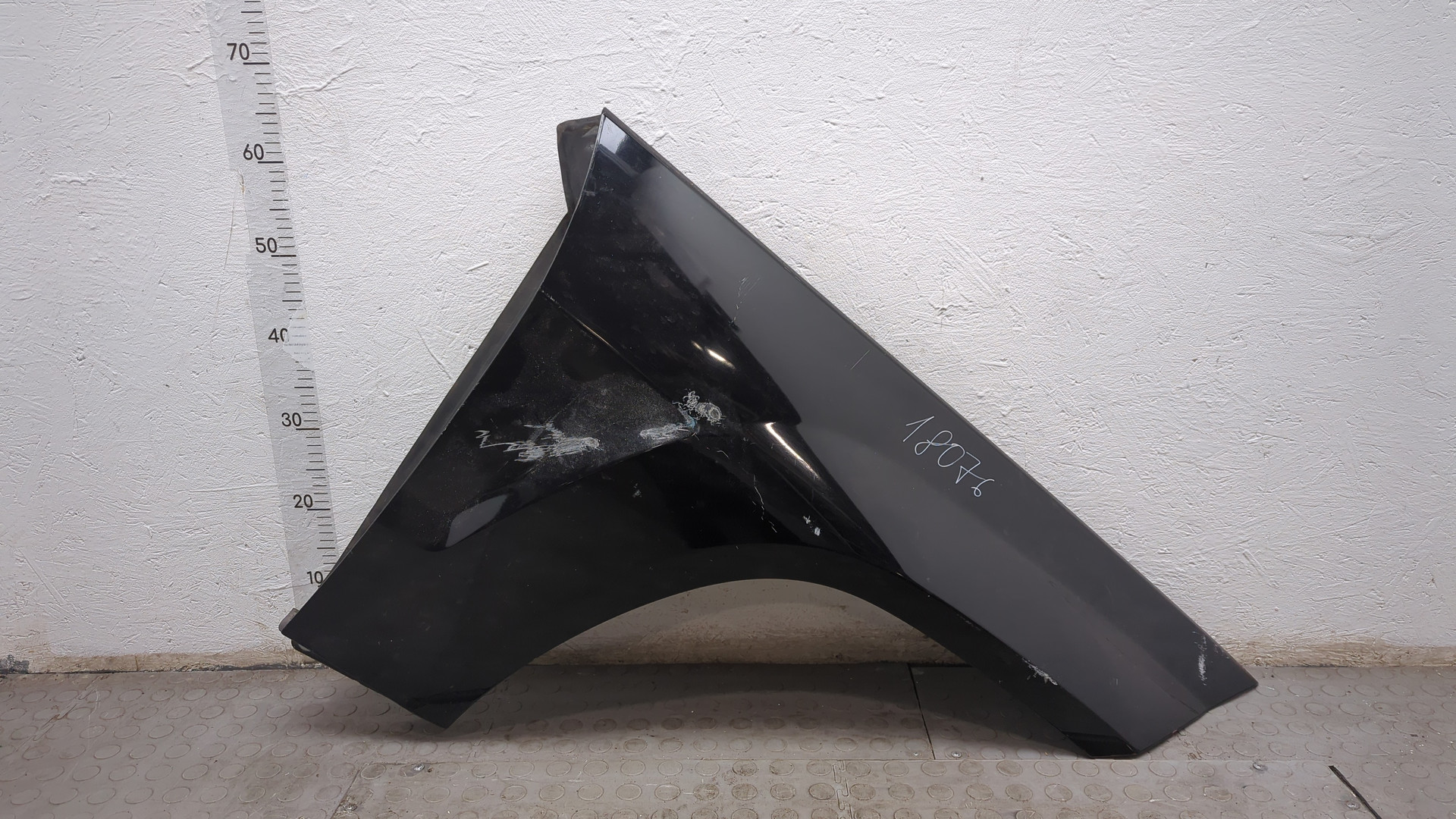 Крыло переднее правое