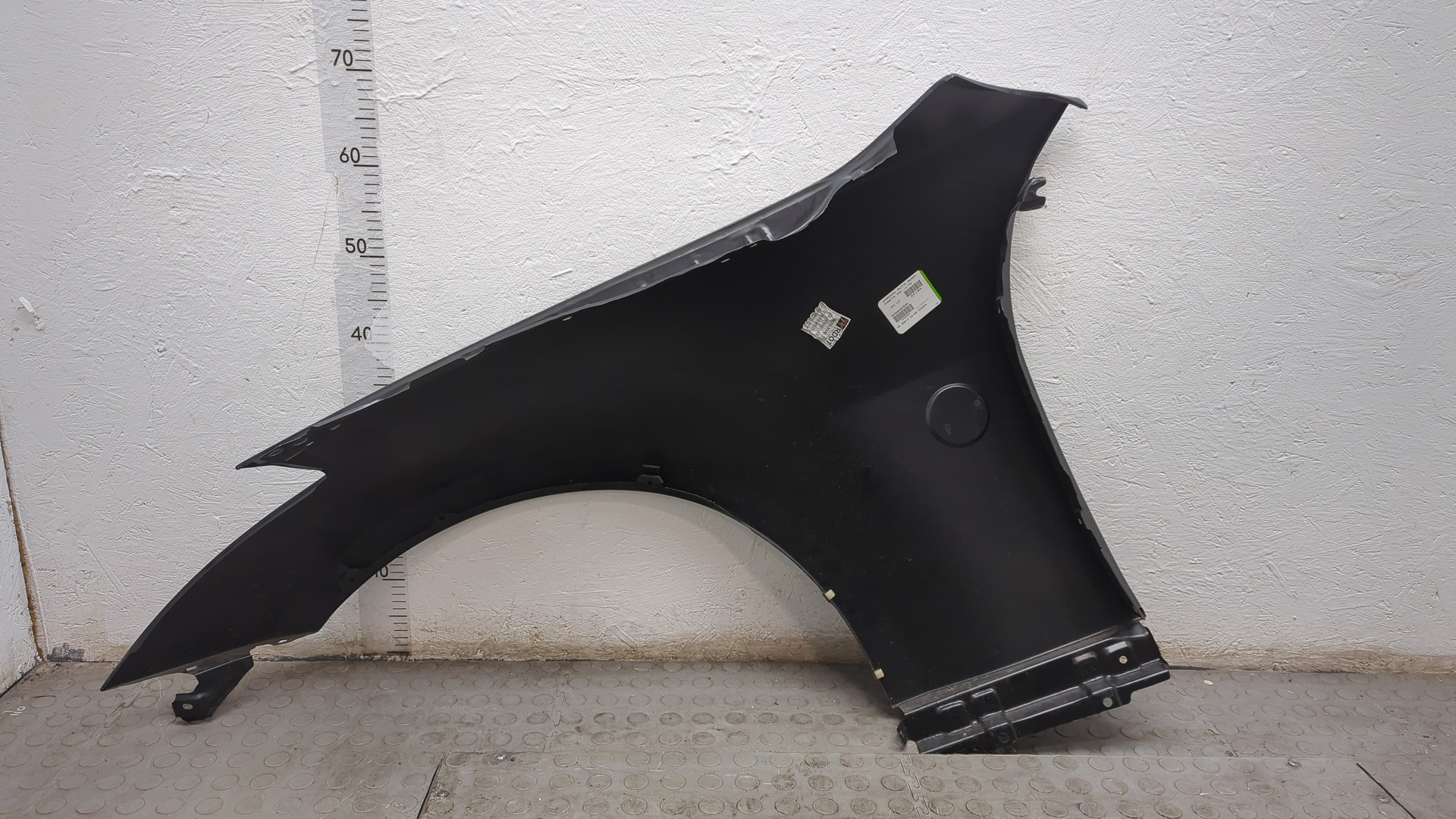 Крыло переднее правое