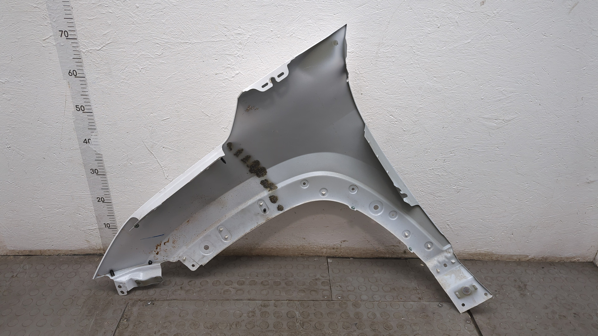 Крыло переднее правое