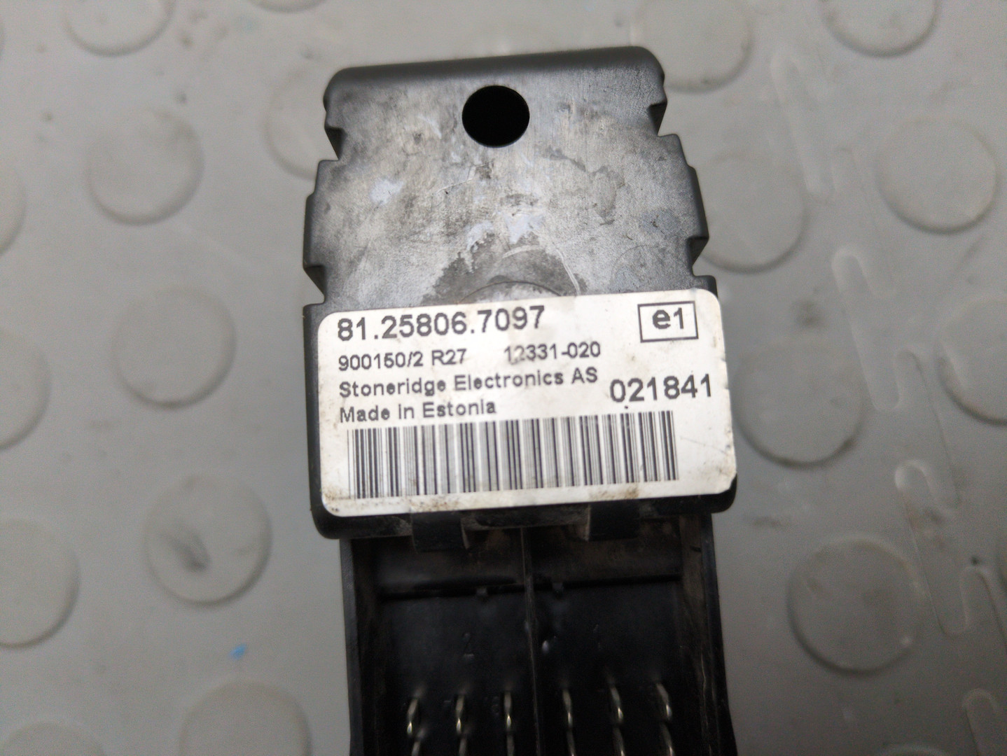 Кнопка стеклоподъемника