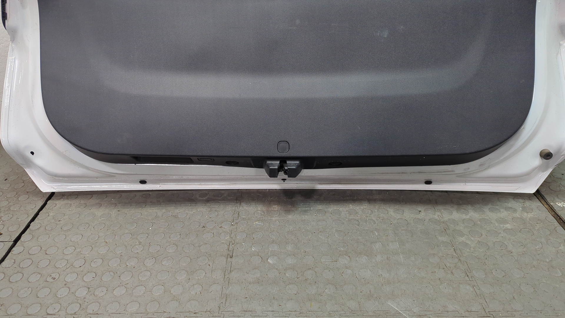 Дверь багажника