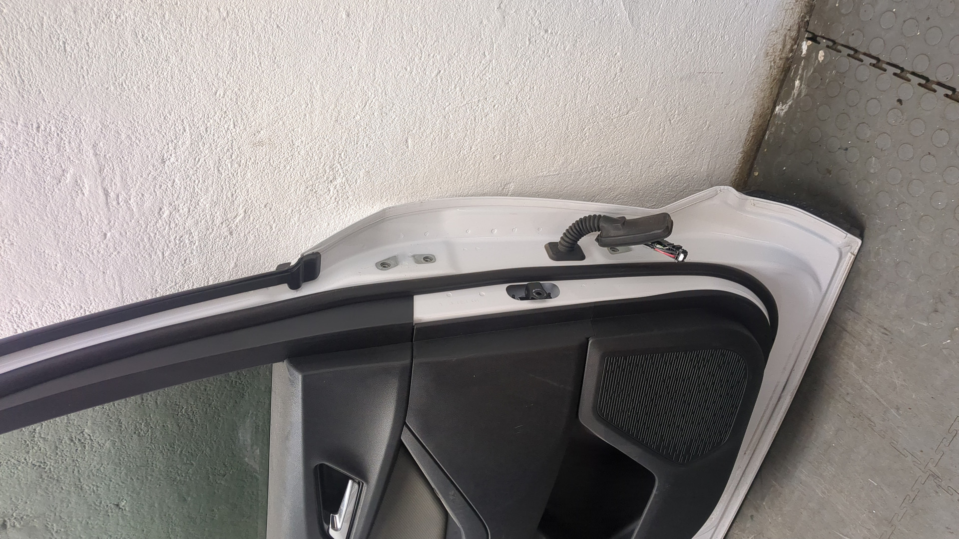 Дверь задняя левая