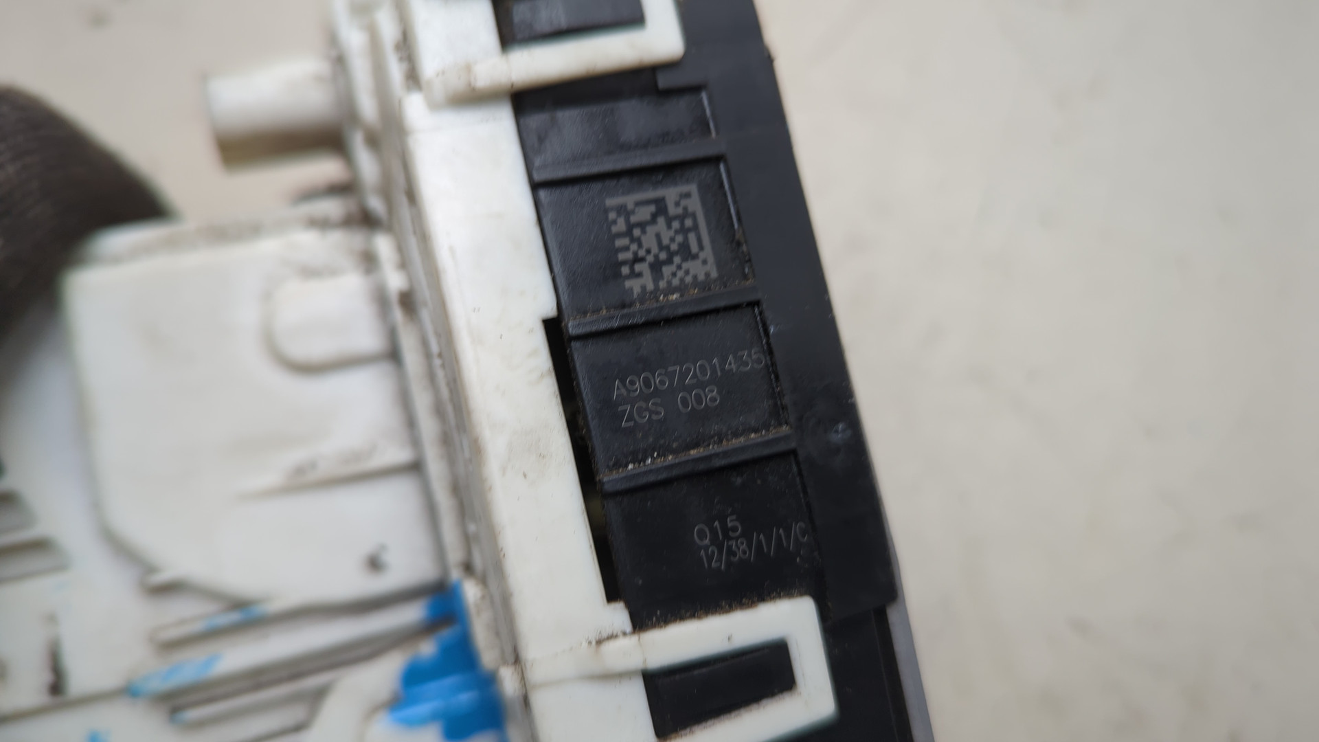 Замок двери передней левой