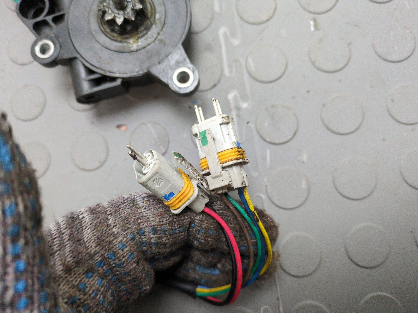 Стеклоподъемник электр. передний правый