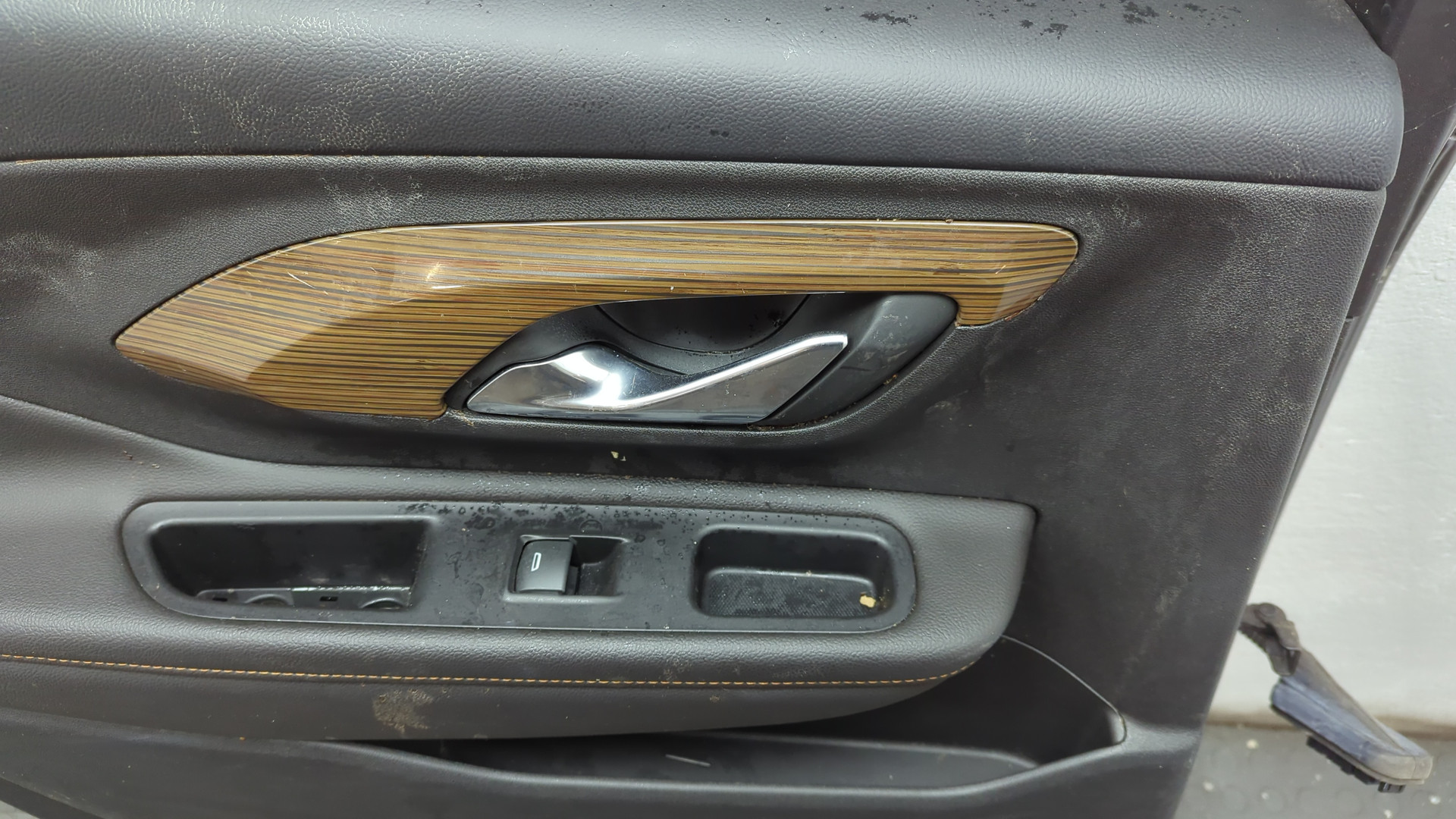 Дверь задняя левая