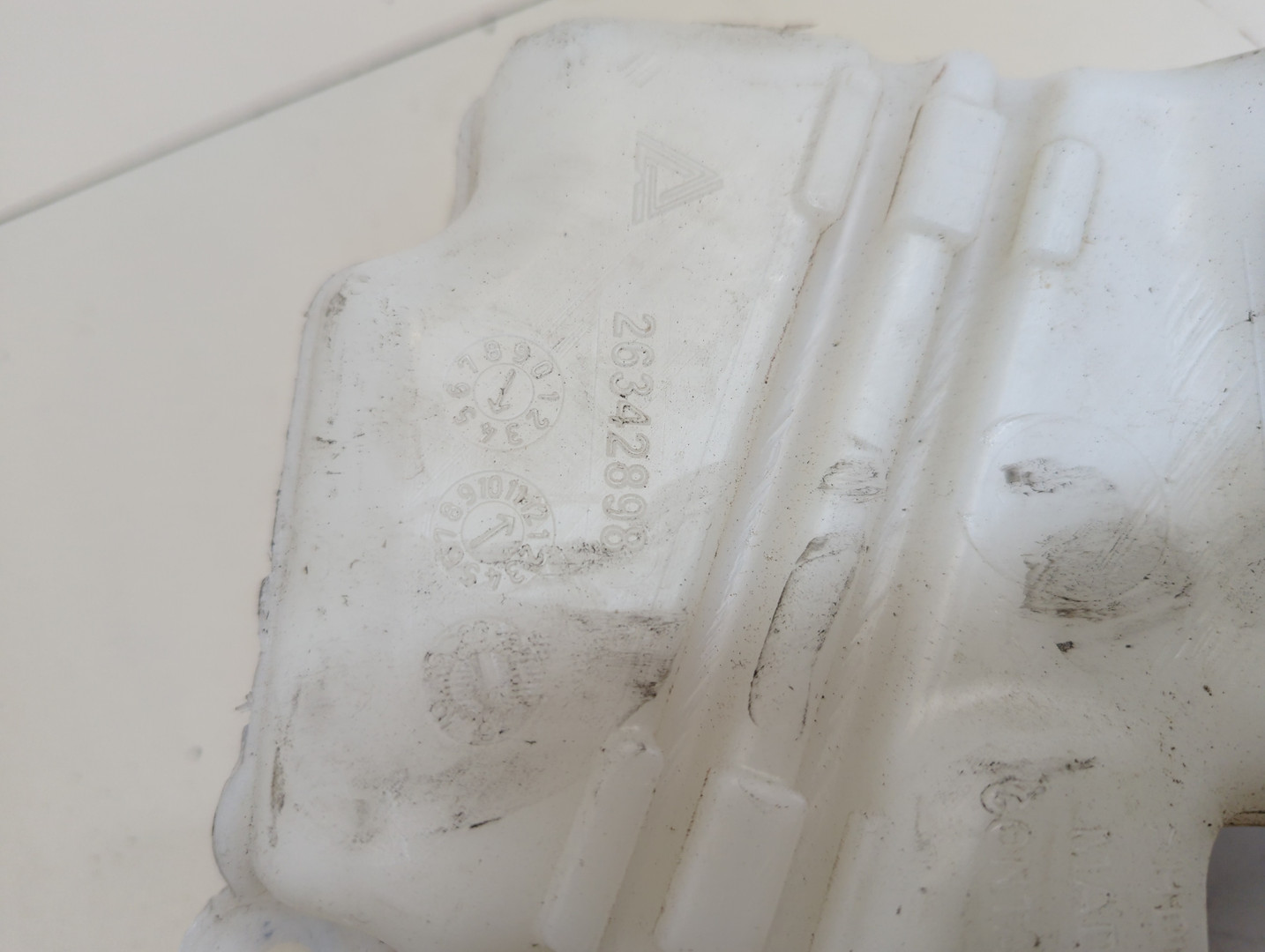 Бачок омывателя лобового стекла